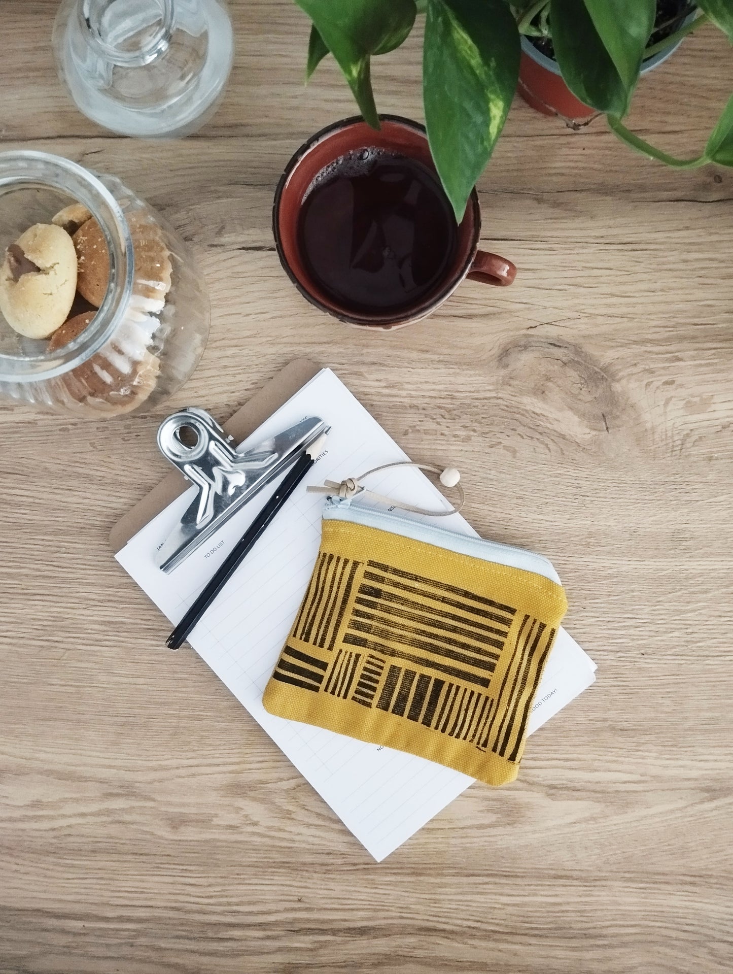 Graphic Pattern Zipper Pouch