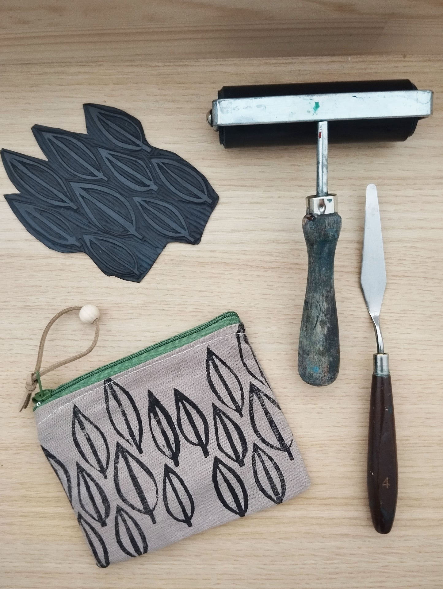 Simple Leaf Print Linen Purse