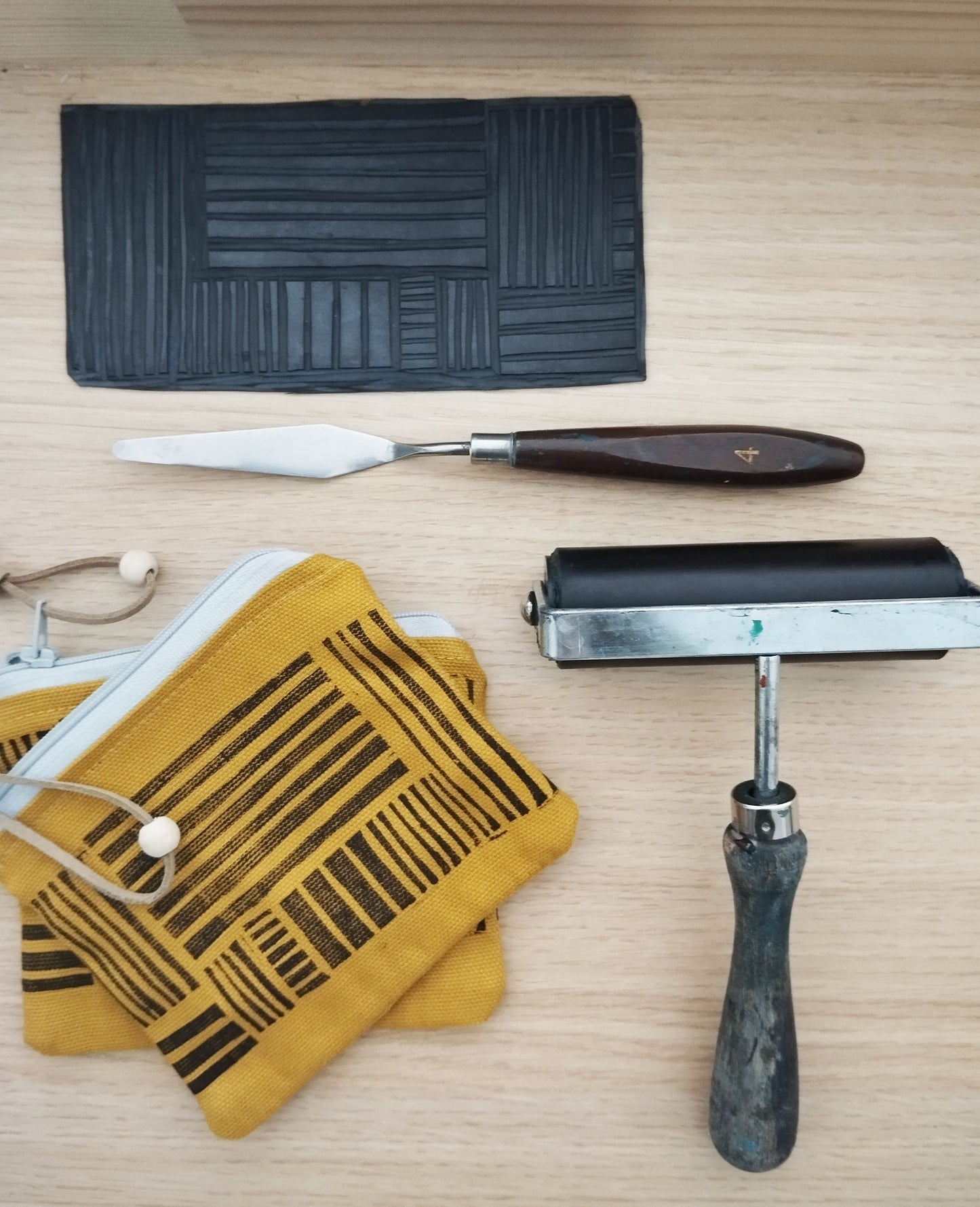 Graphic Pattern Zipper Pouch