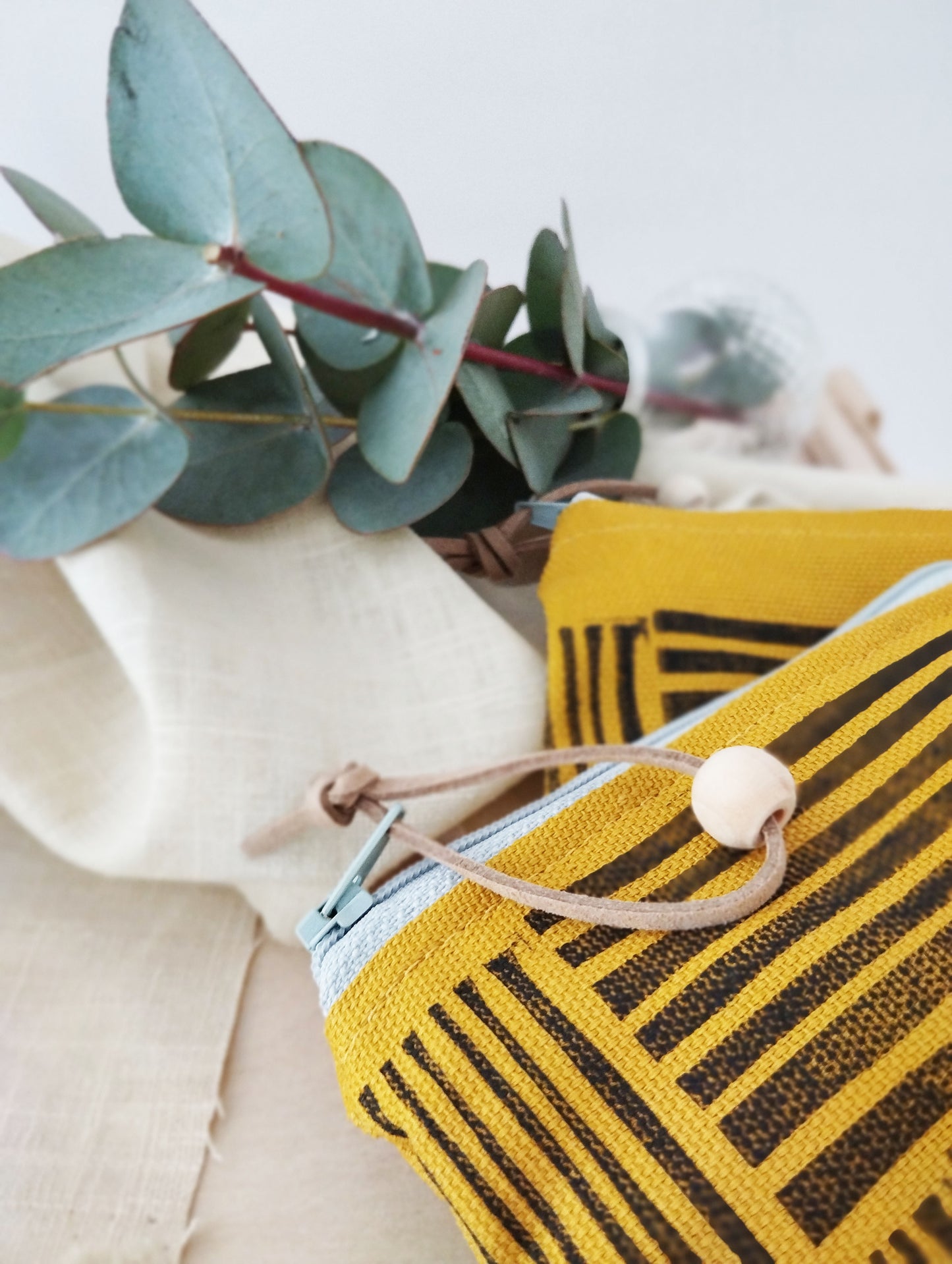 Graphic Pattern Zipper Pouch