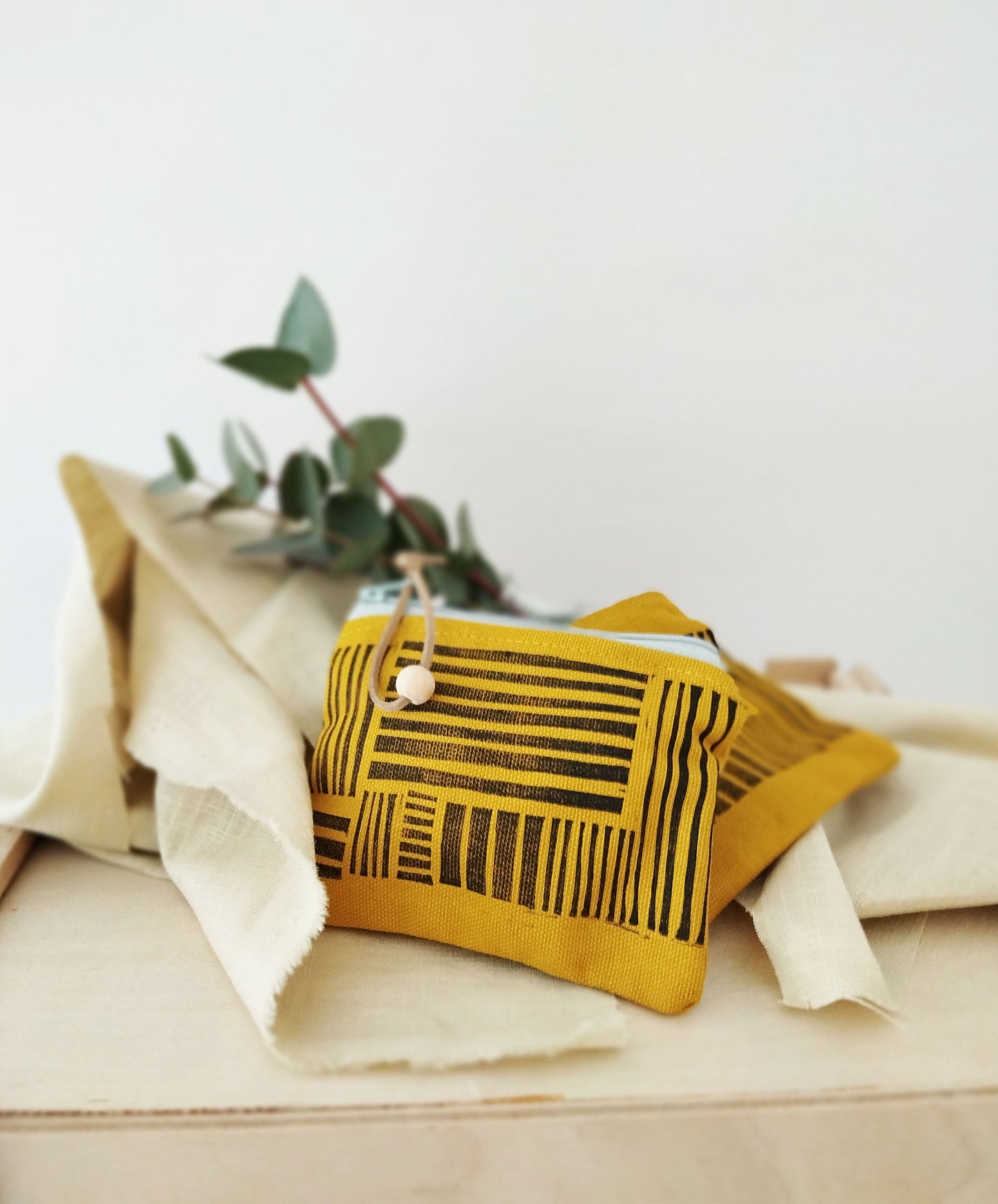 Graphic Pattern Zipper Pouch
