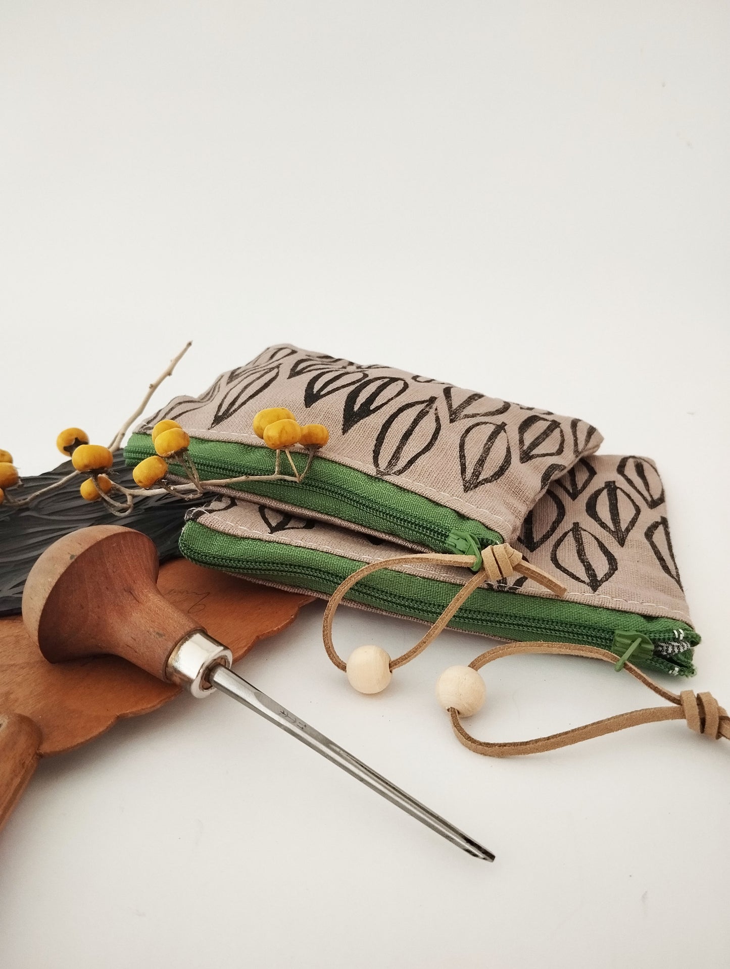 Simple Leaf Print Linen Purse