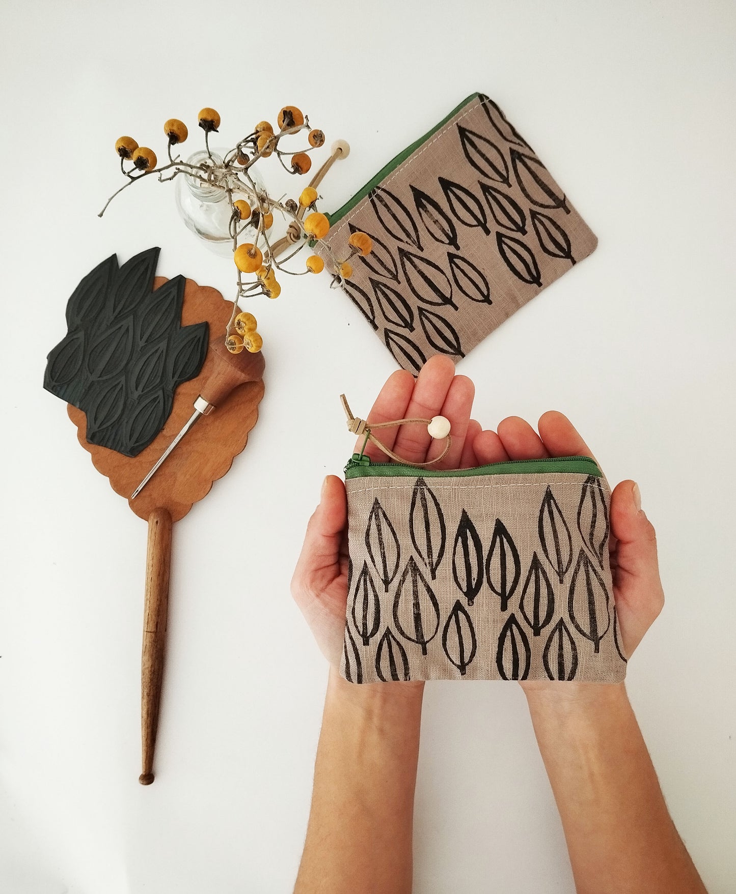 Simple Leaf Print Linen Purse