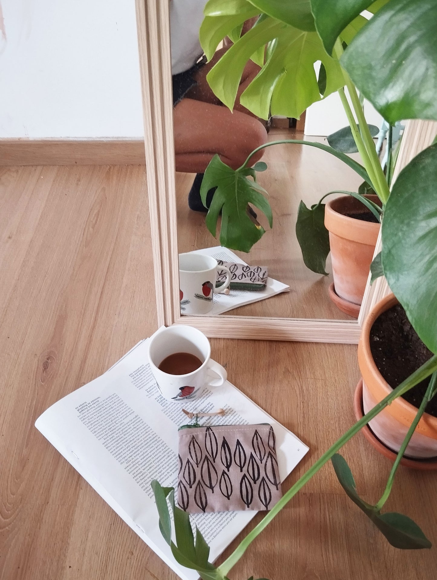 Simple Leaf Print Linen Purse