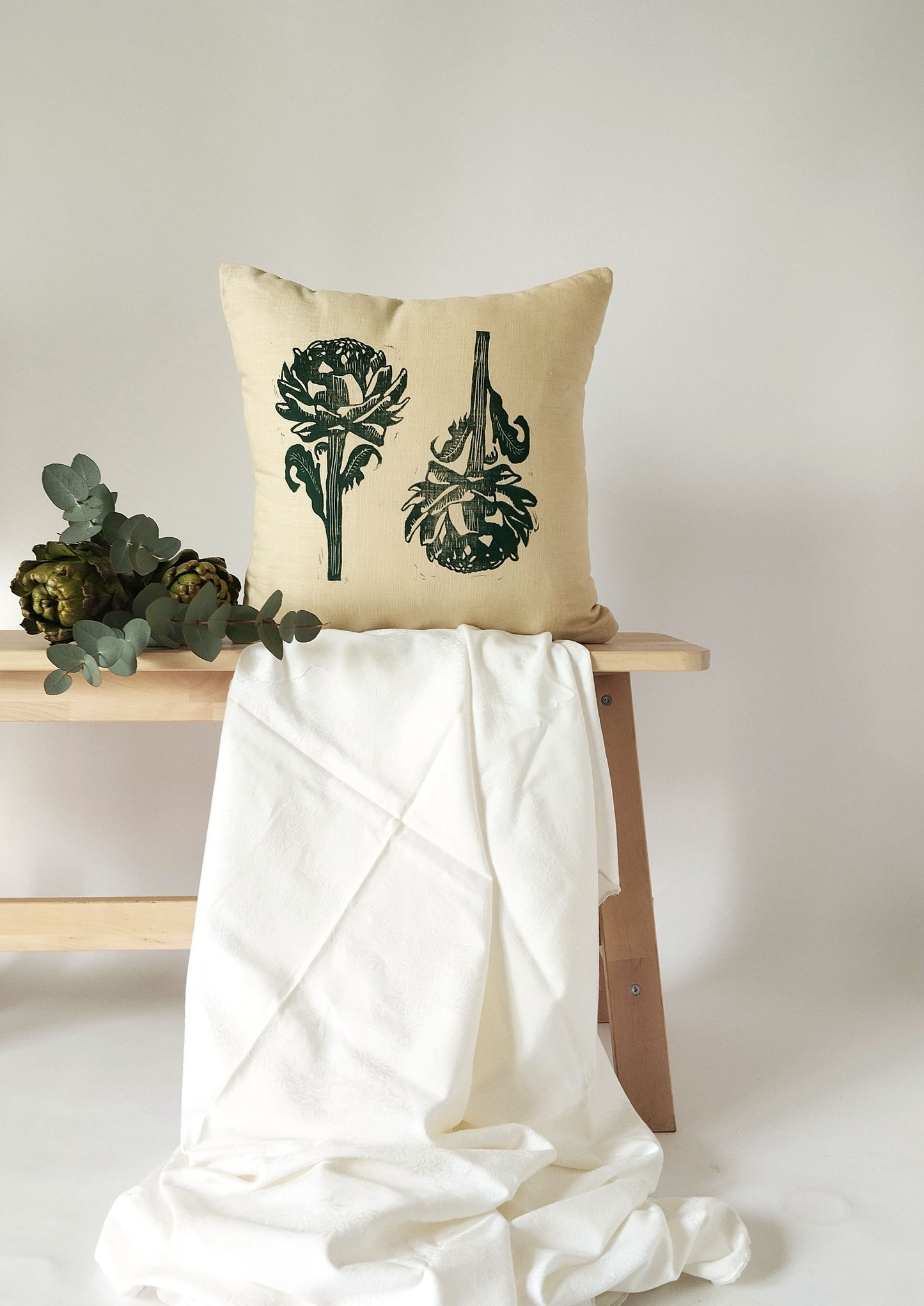 Old-Fashion Artichoke Print Cushion