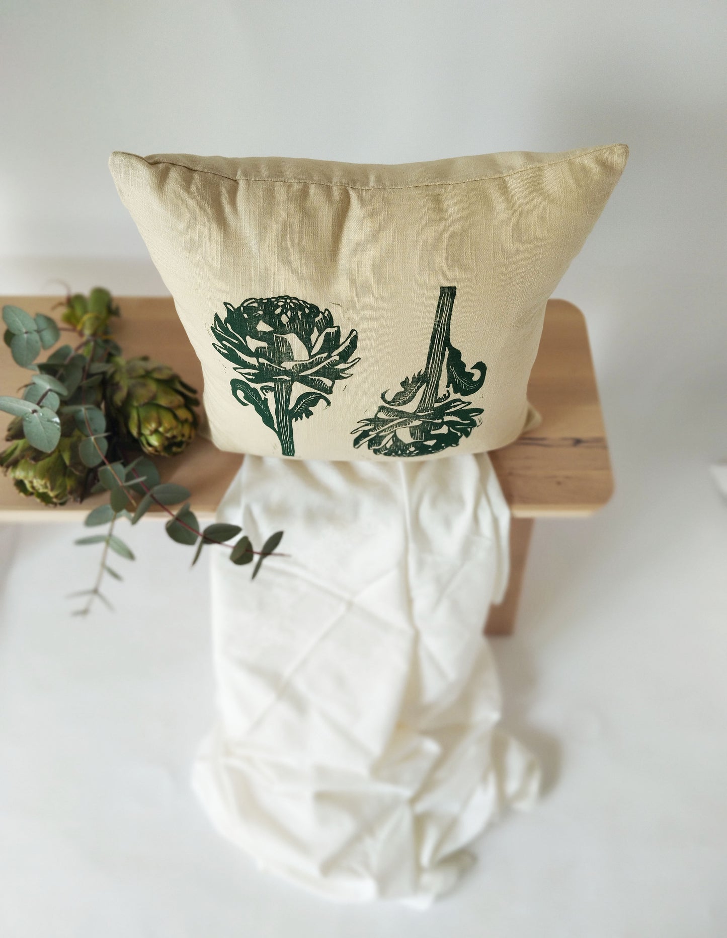 Old-Fashion Artichoke Print Cushion