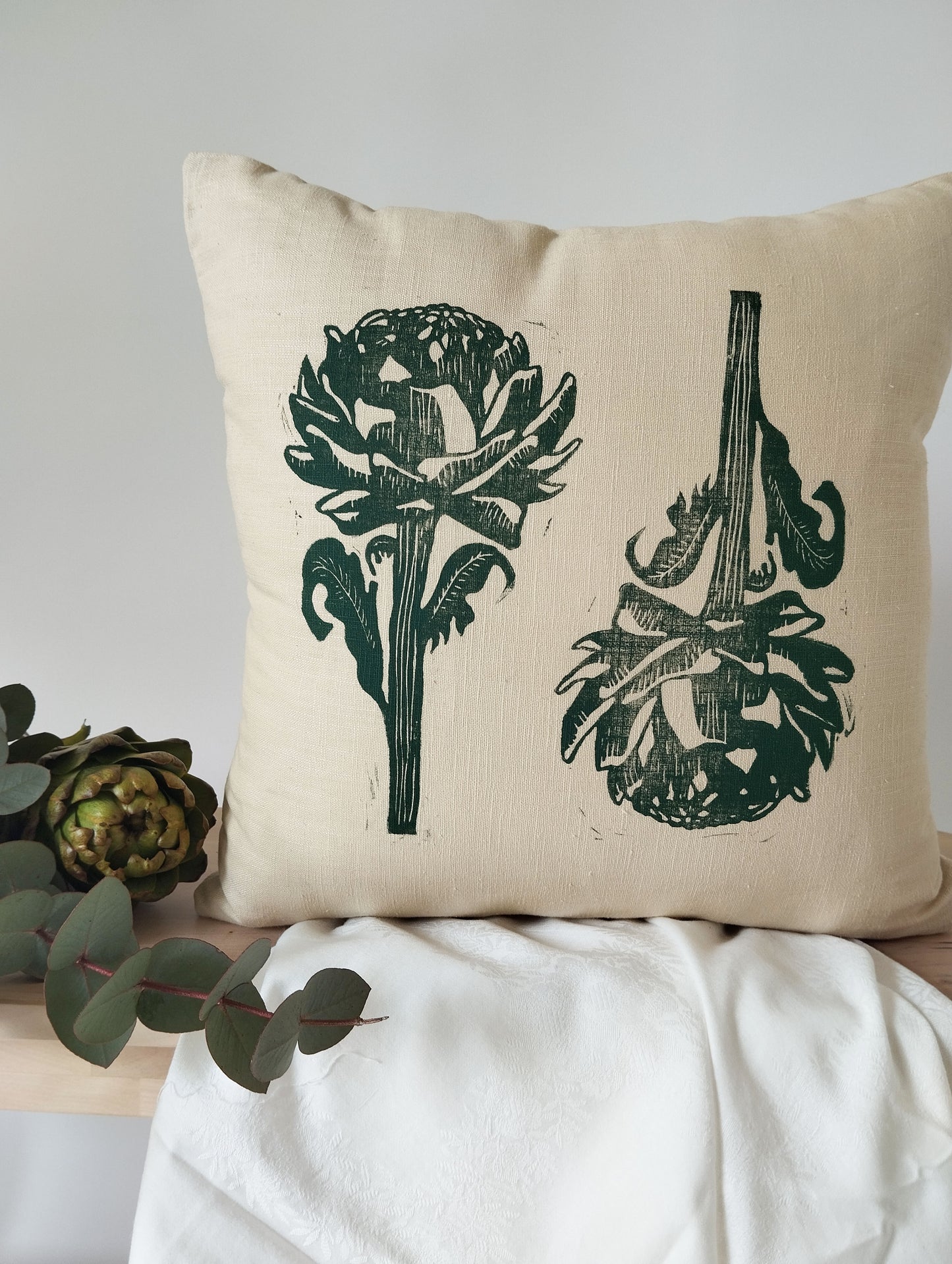 Old-Fashion Artichoke Print Cushion