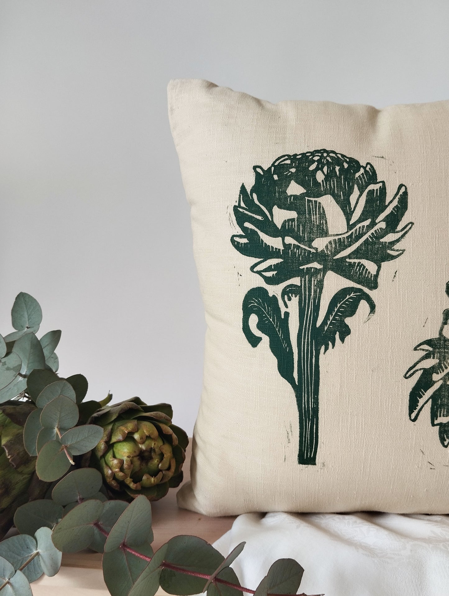 Old-Fashion Artichoke Print Cushion