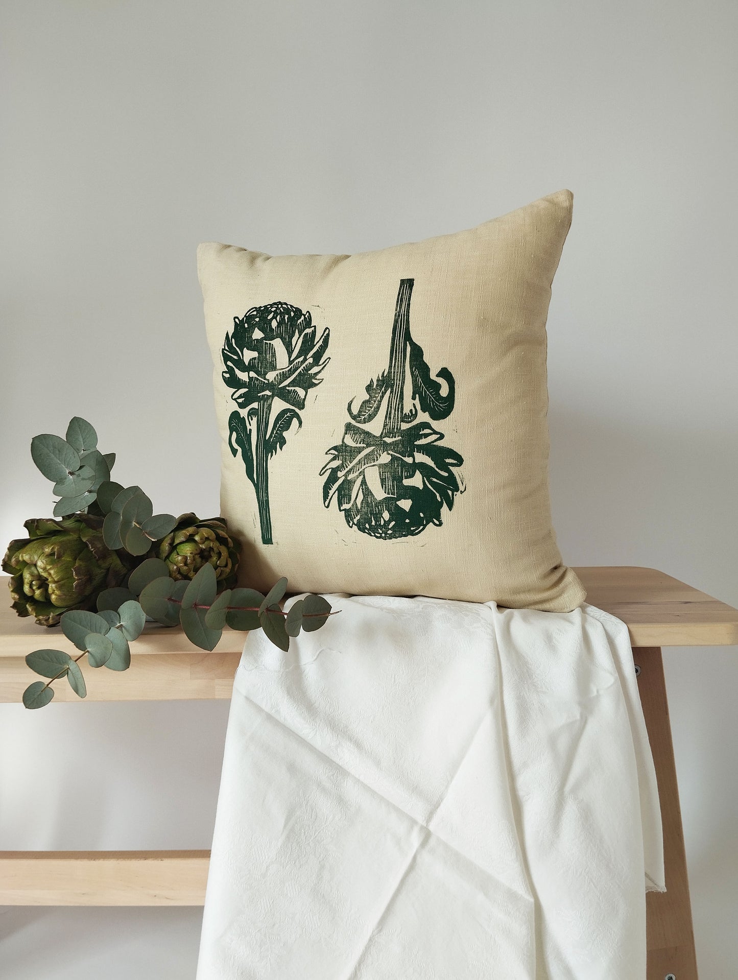 Old-Fashion Artichoke Print Cushion