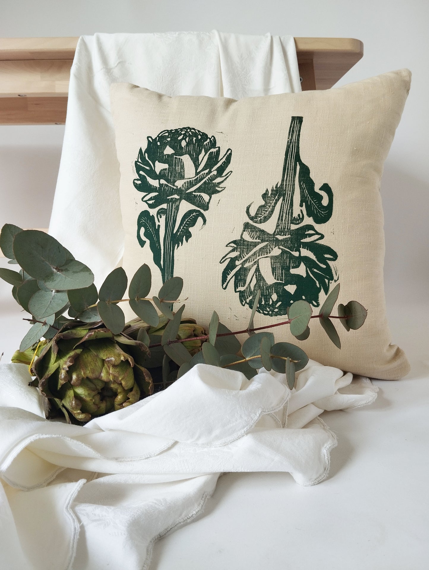Old-Fashion Artichoke Print Cushion