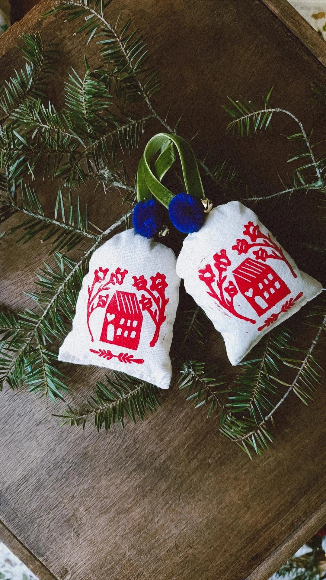 Χειροποίητο Στολίδι Δέντρου με Κόκκινο Σπιτάκι