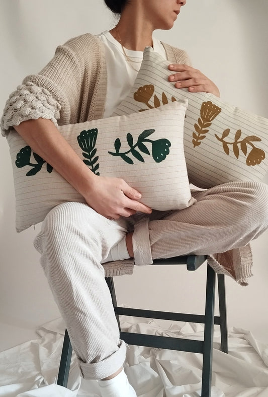 Nostalgic Flower Print Linen Pillow