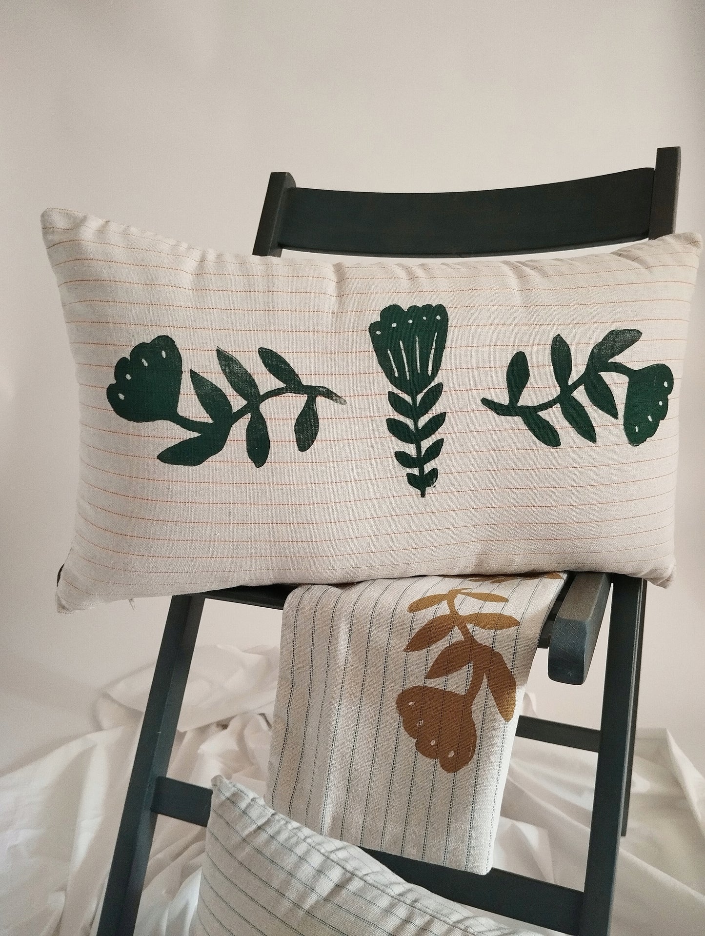 Nostalgic Flower Print Linen Pillow