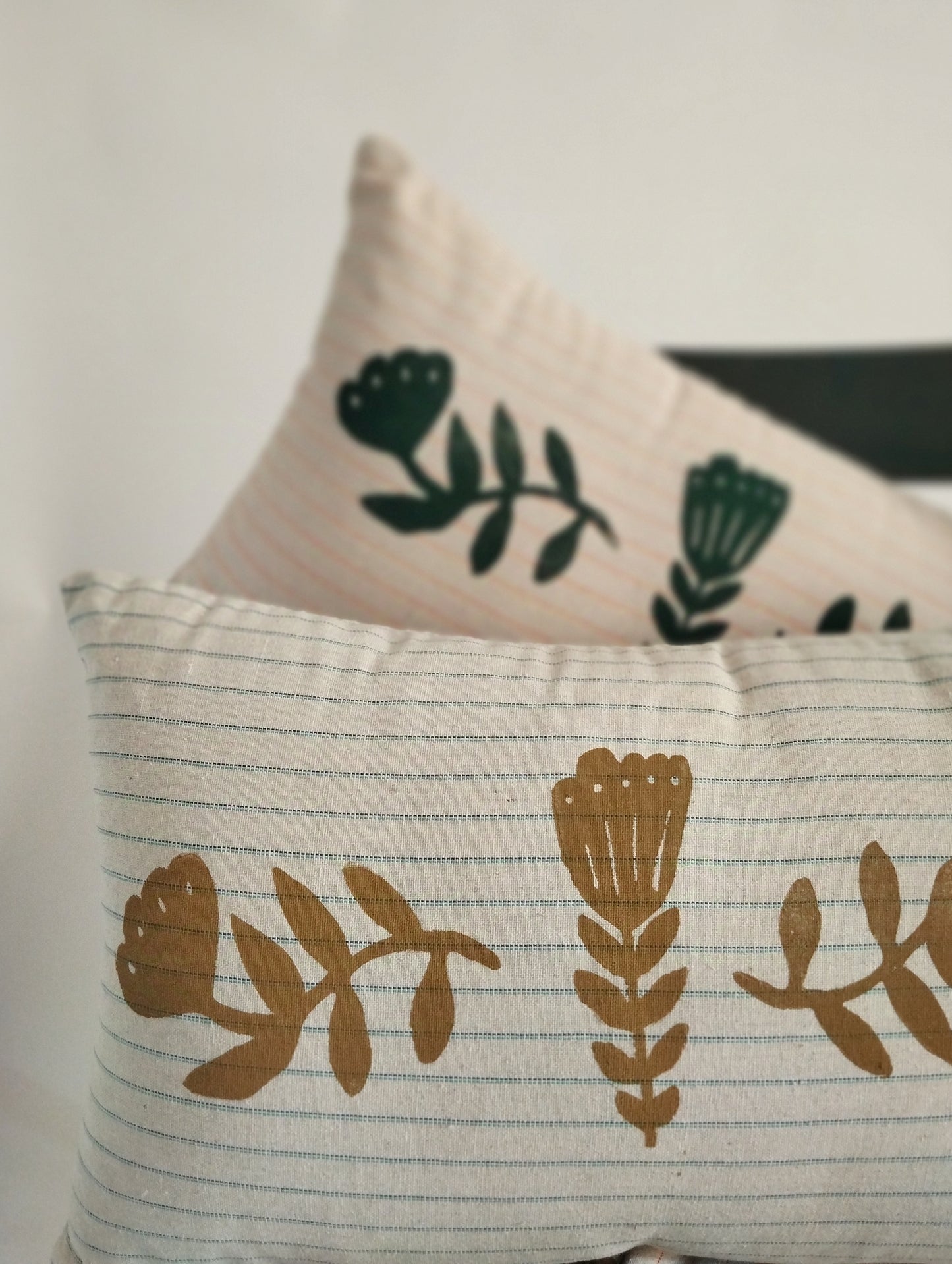 Nostalgic Flower Print Linen Pillow