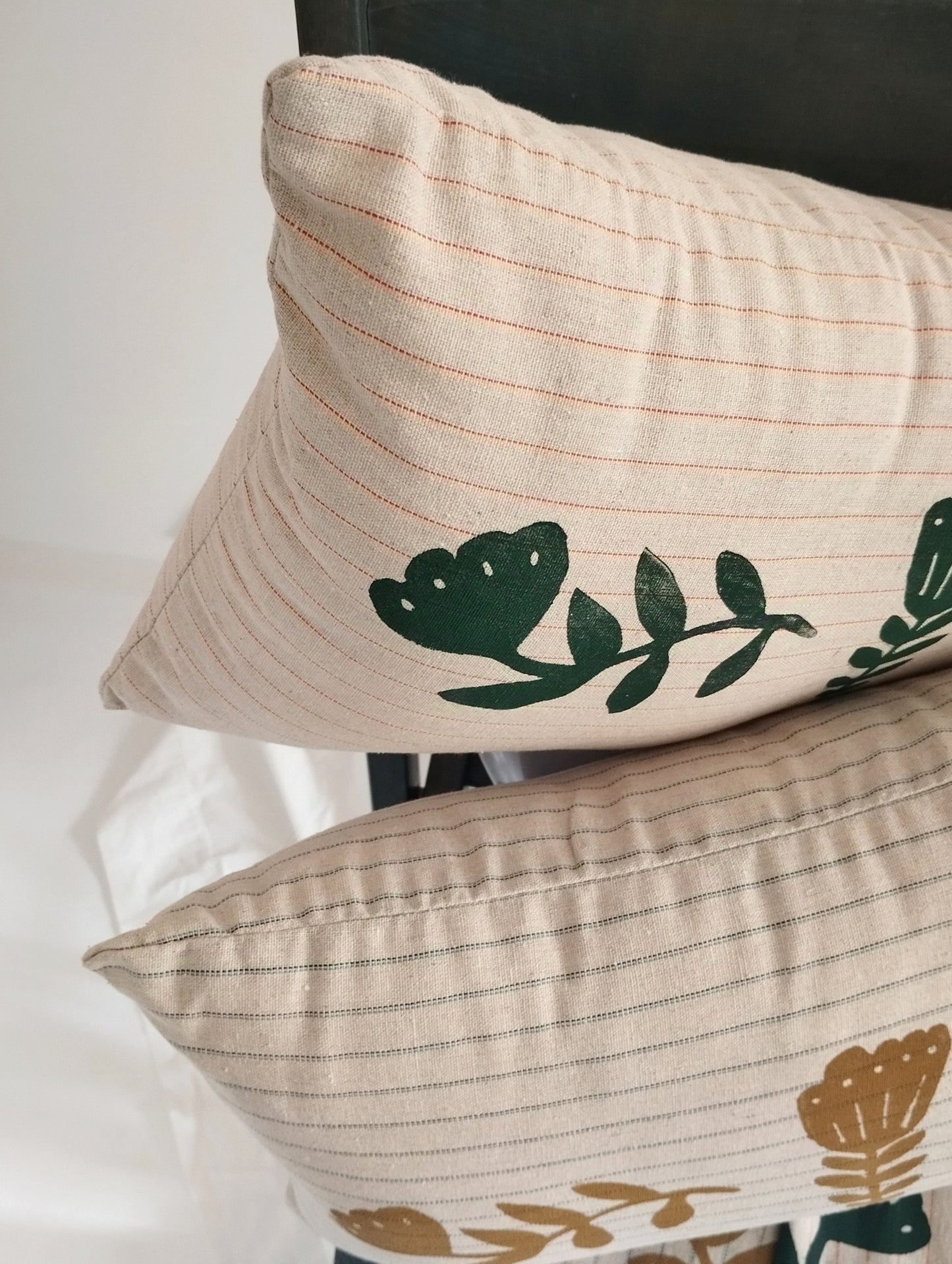 Nostalgic Flower Print Linen Pillow