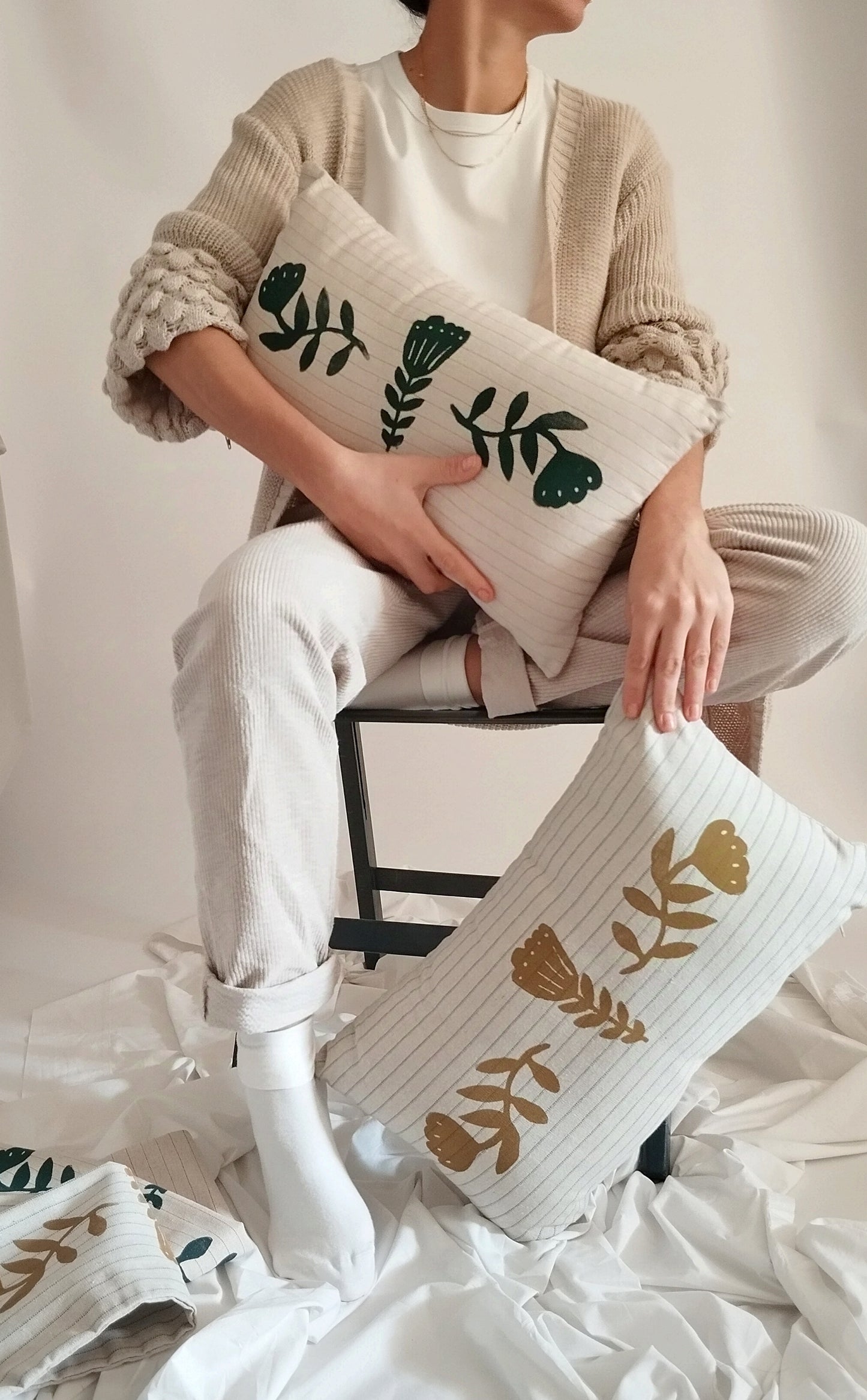 Nostalgic Flower Print Linen Pillow
