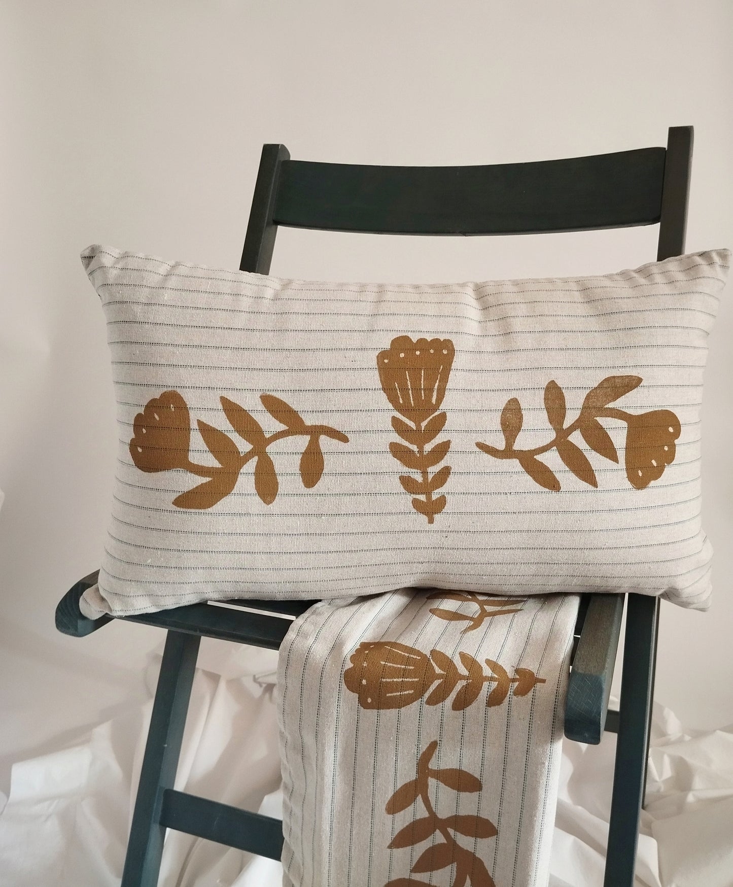 Nostalgic Flower Print Linen Pillow