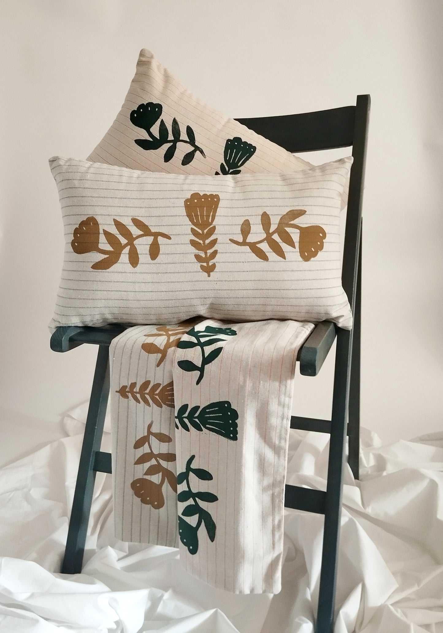 Nostalgic Flower Print Linen Pillow