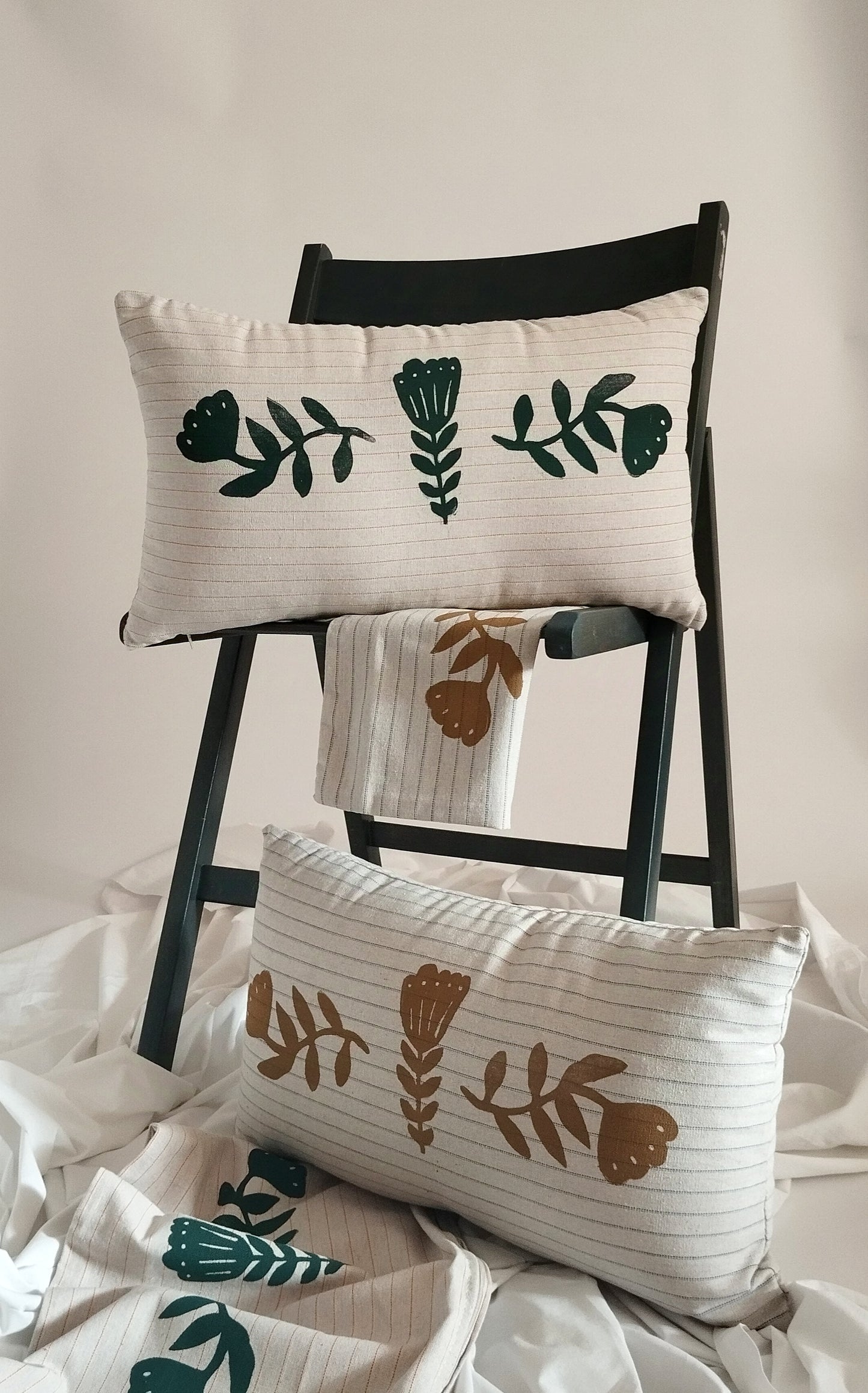 Nostalgic Flower Print Linen Pillow