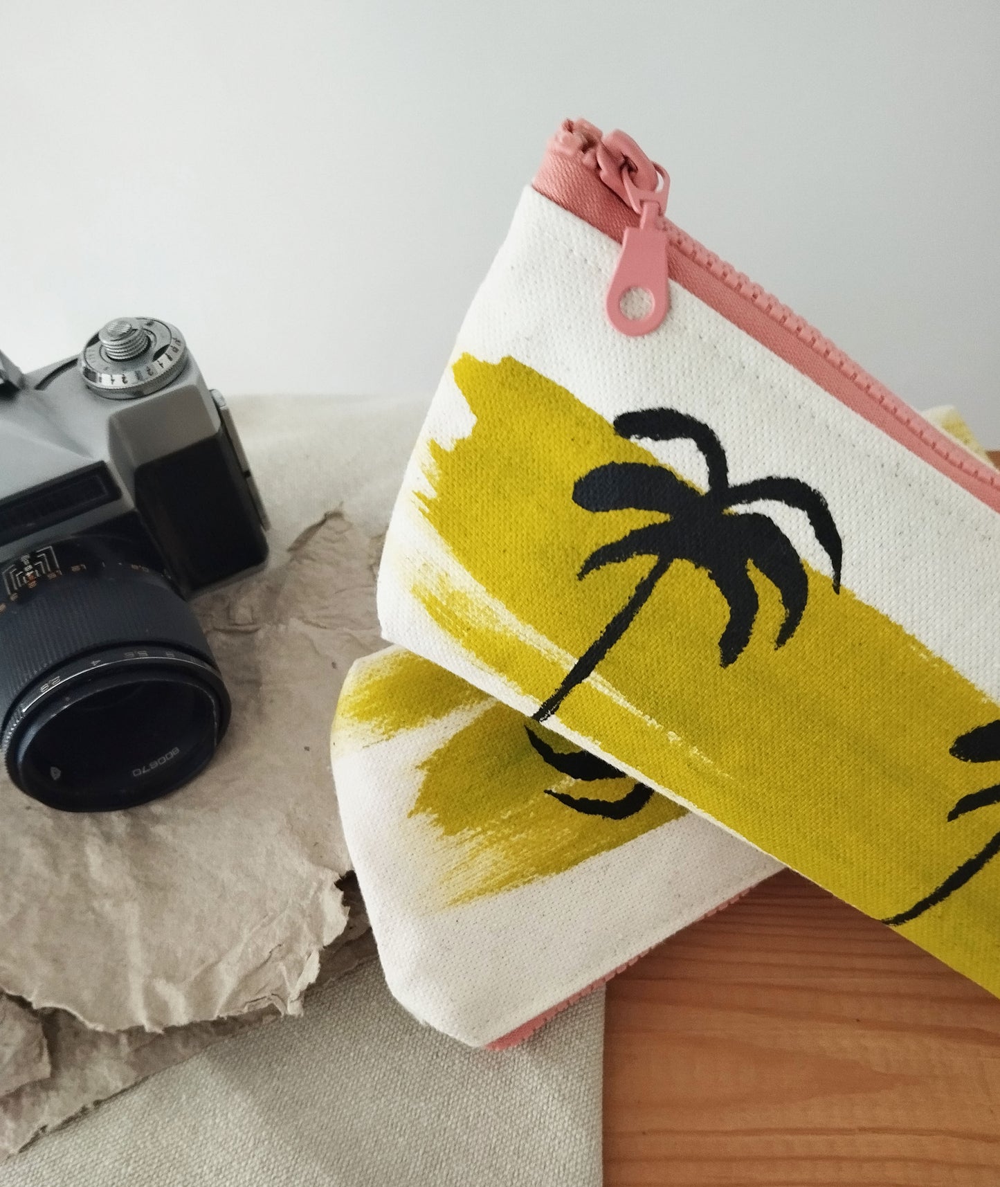 Minimal Palm Trees Cosmetics Purse