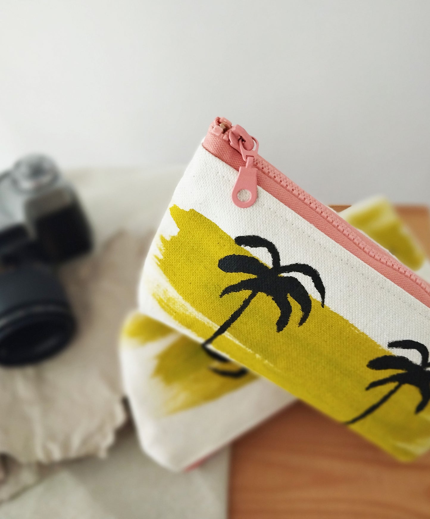 Minimal Palm Trees Cosmetics Purse