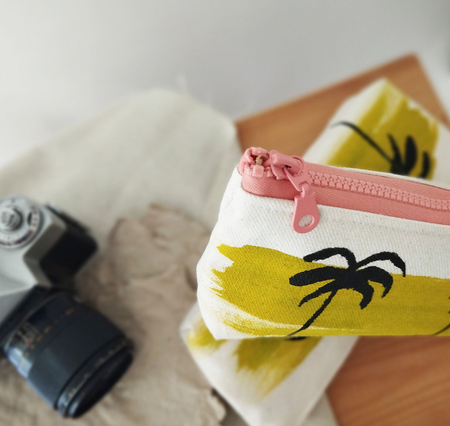 Minimal Palm Trees Cosmetics Purse