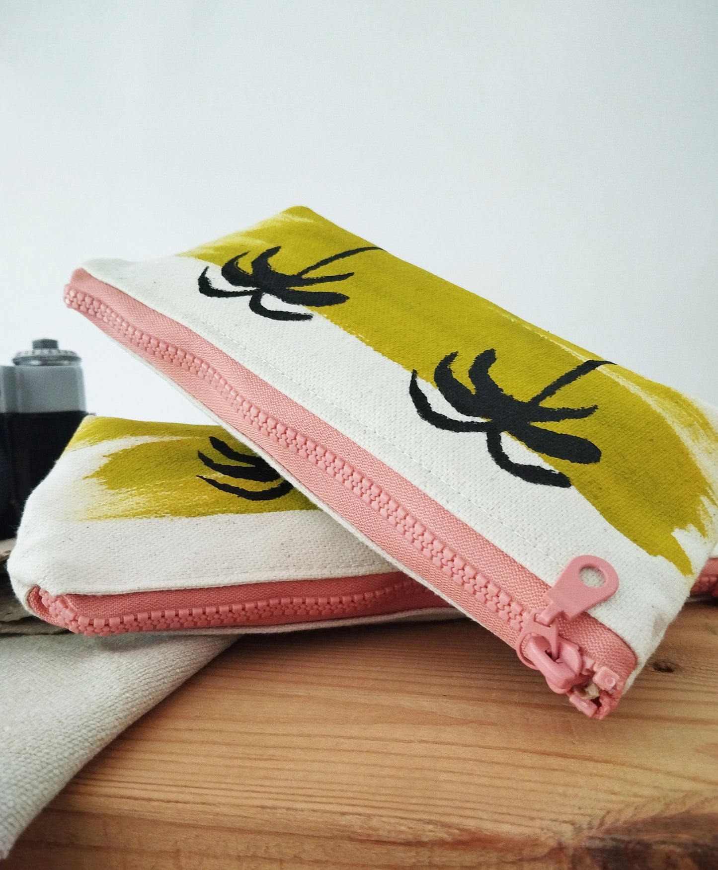 Minimal Palm Trees Cosmetics Purse