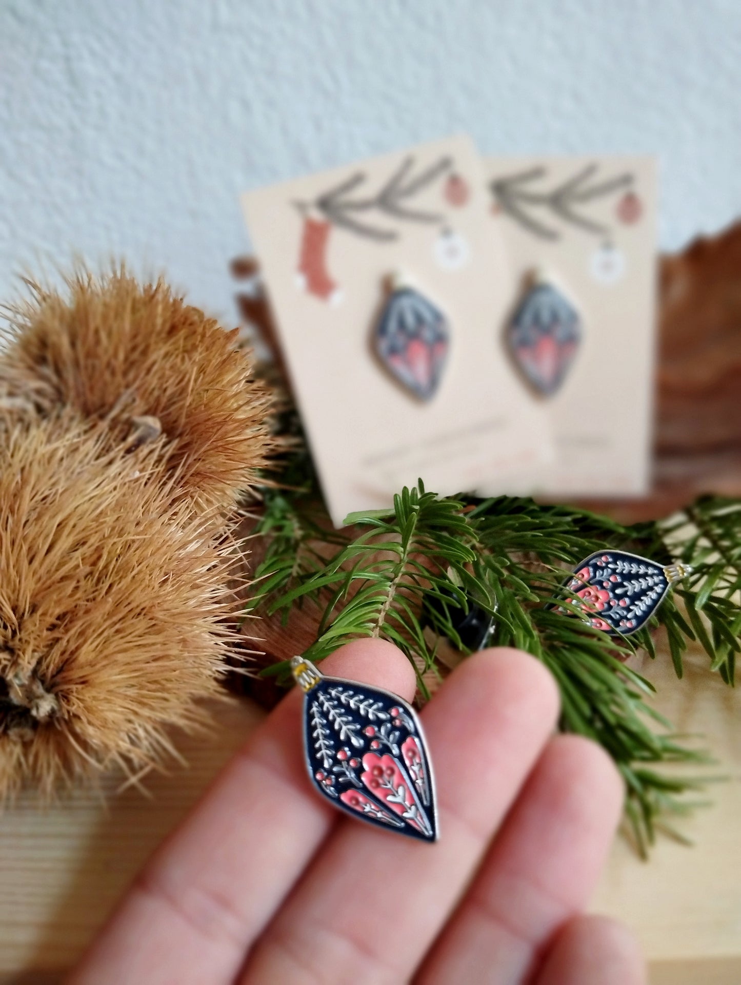 Καρφίτσα Σμάλτου με Ρουστίκ Χριστουγεννιάτικο Στολίδι