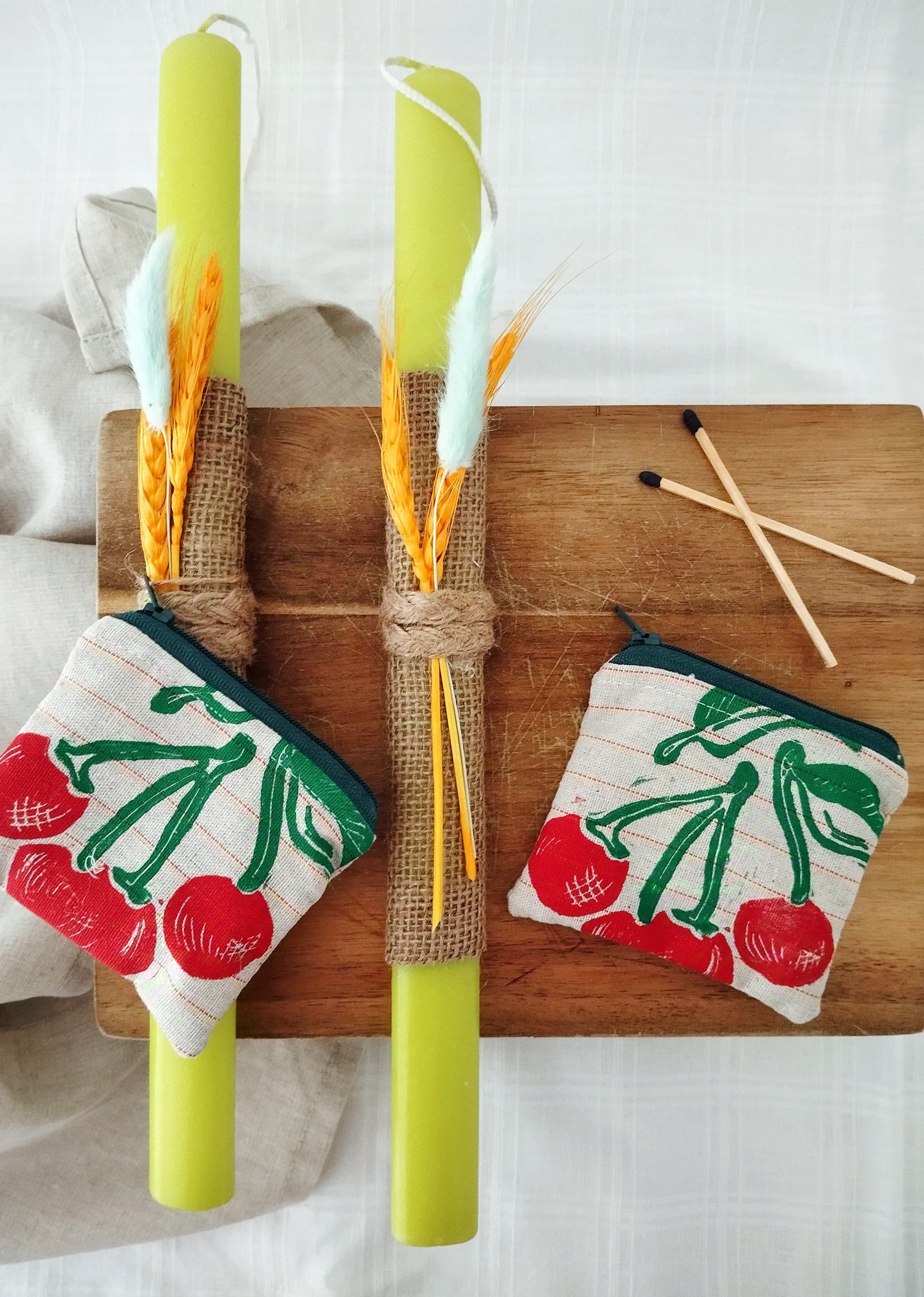 Χειροποίητη Λαμπάδα με Πορτοφολάκια Κεράσια