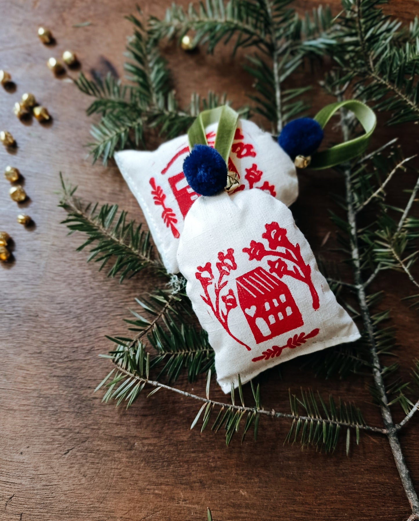 Χειροποίητο Στολίδι Δέντρου με Κόκκινο Σπιτάκι