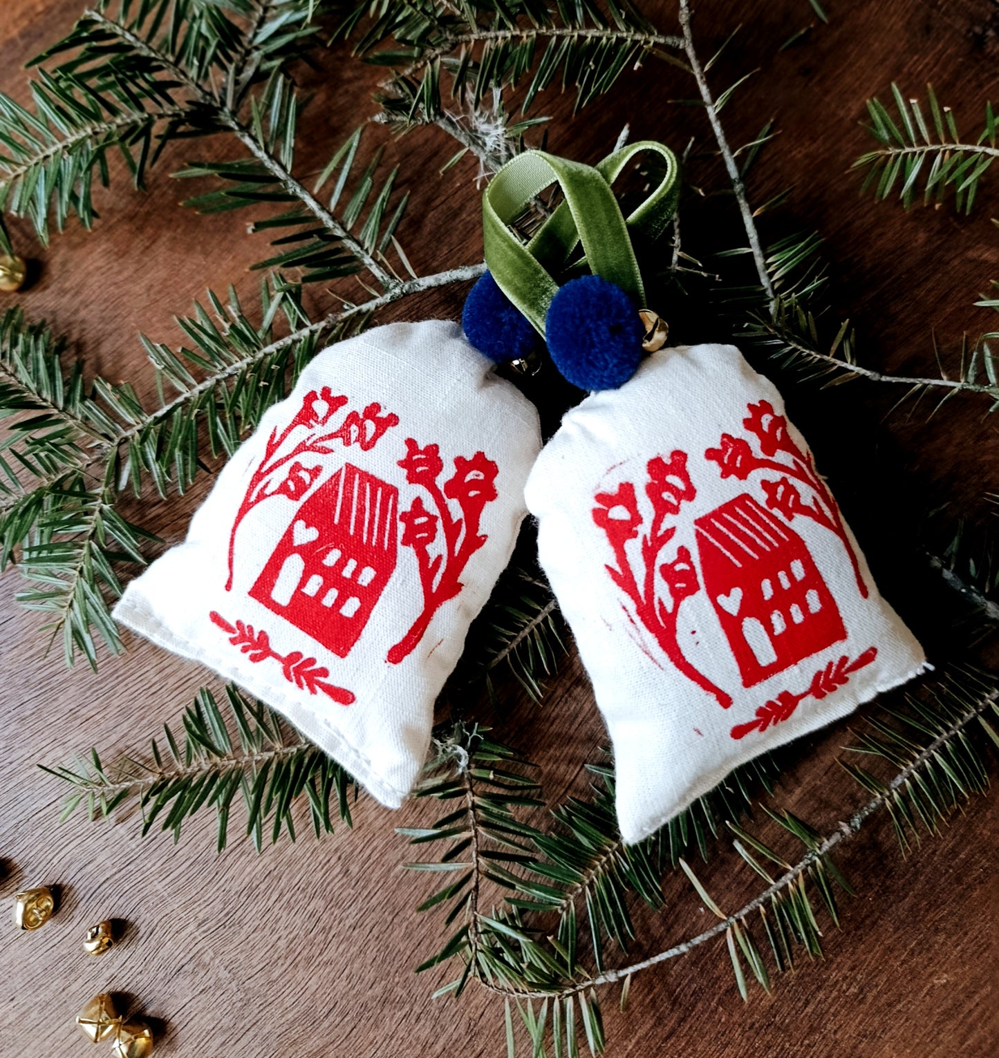 Χειροποίητο Στολίδι Δέντρου με Κόκκινο Σπιτάκι