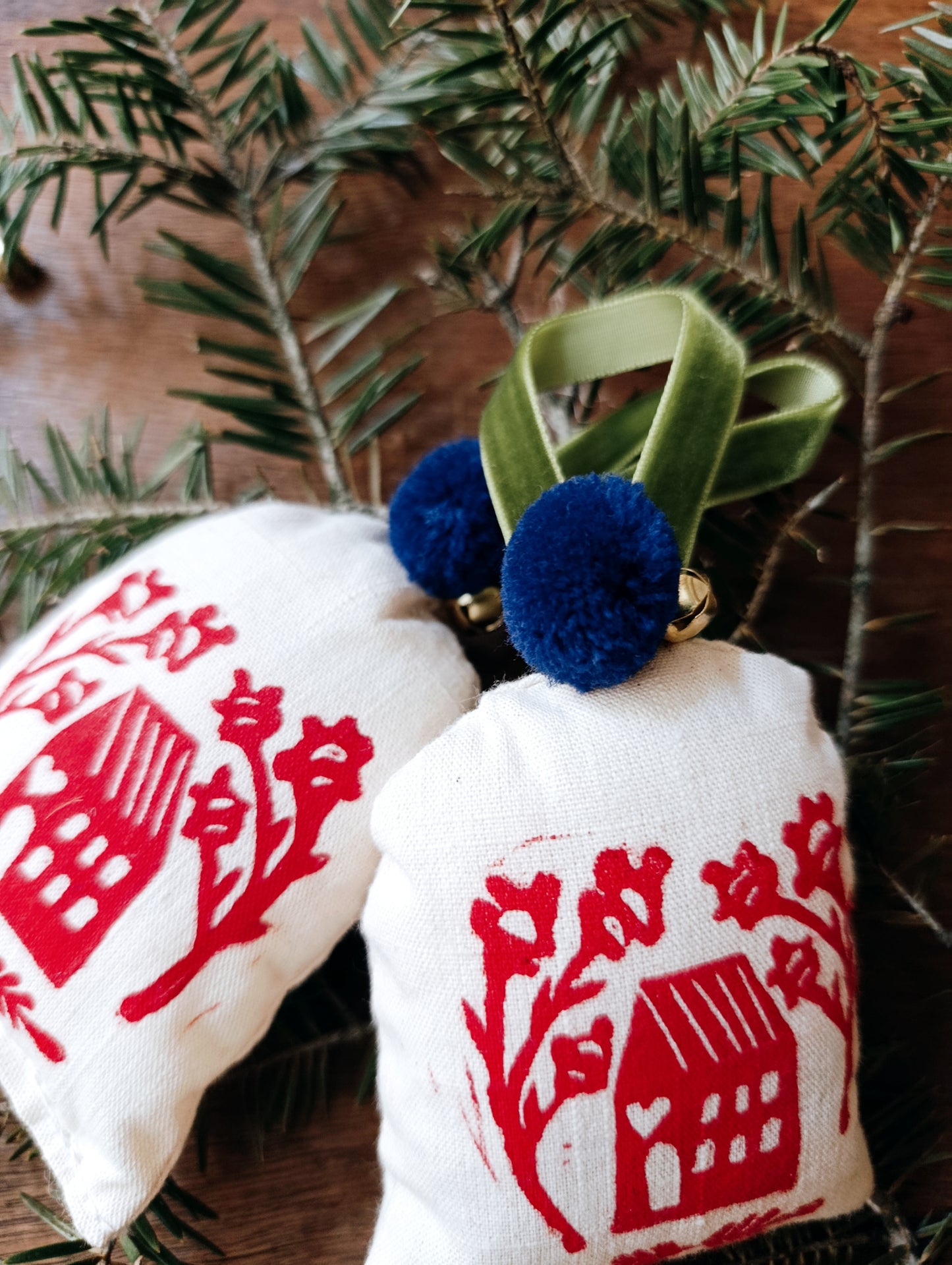 Χειροποίητο Στολίδι Δέντρου με Κόκκινο Σπιτάκι