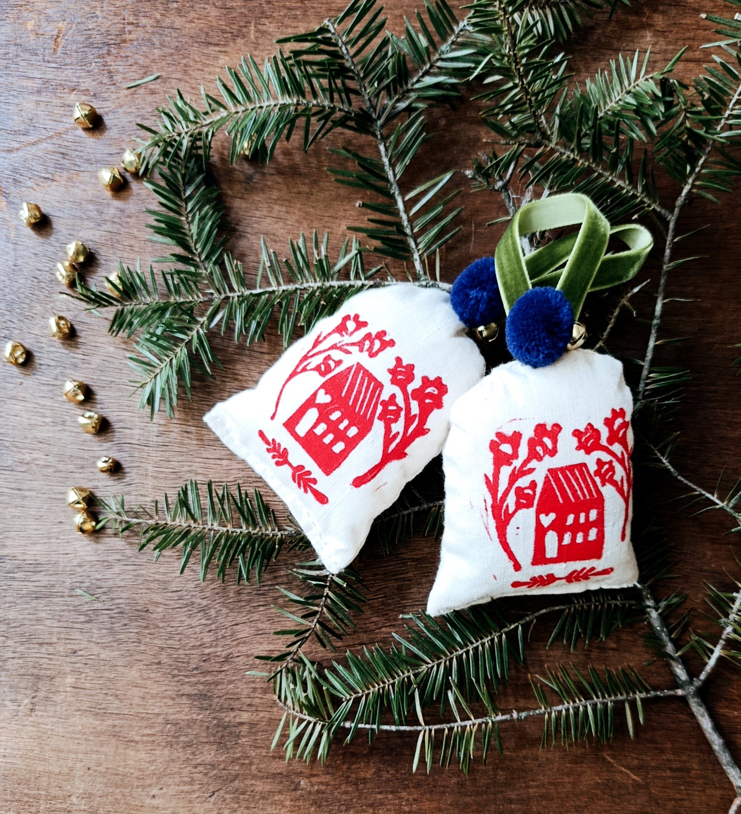Χειροποίητο Στολίδι Δέντρου με Κόκκινο Σπιτάκι
