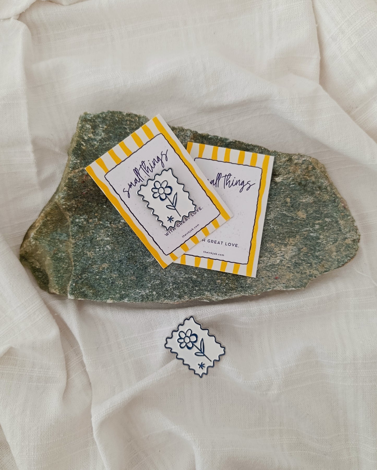 Μεταλλική Καρφίτσα Σμάλτου με Λουλουδάκι