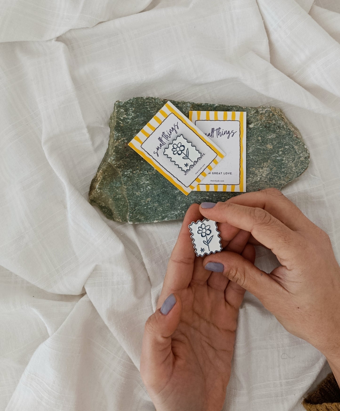 Μεταλλική Καρφίτσα Σμάλτου με Λουλουδάκι