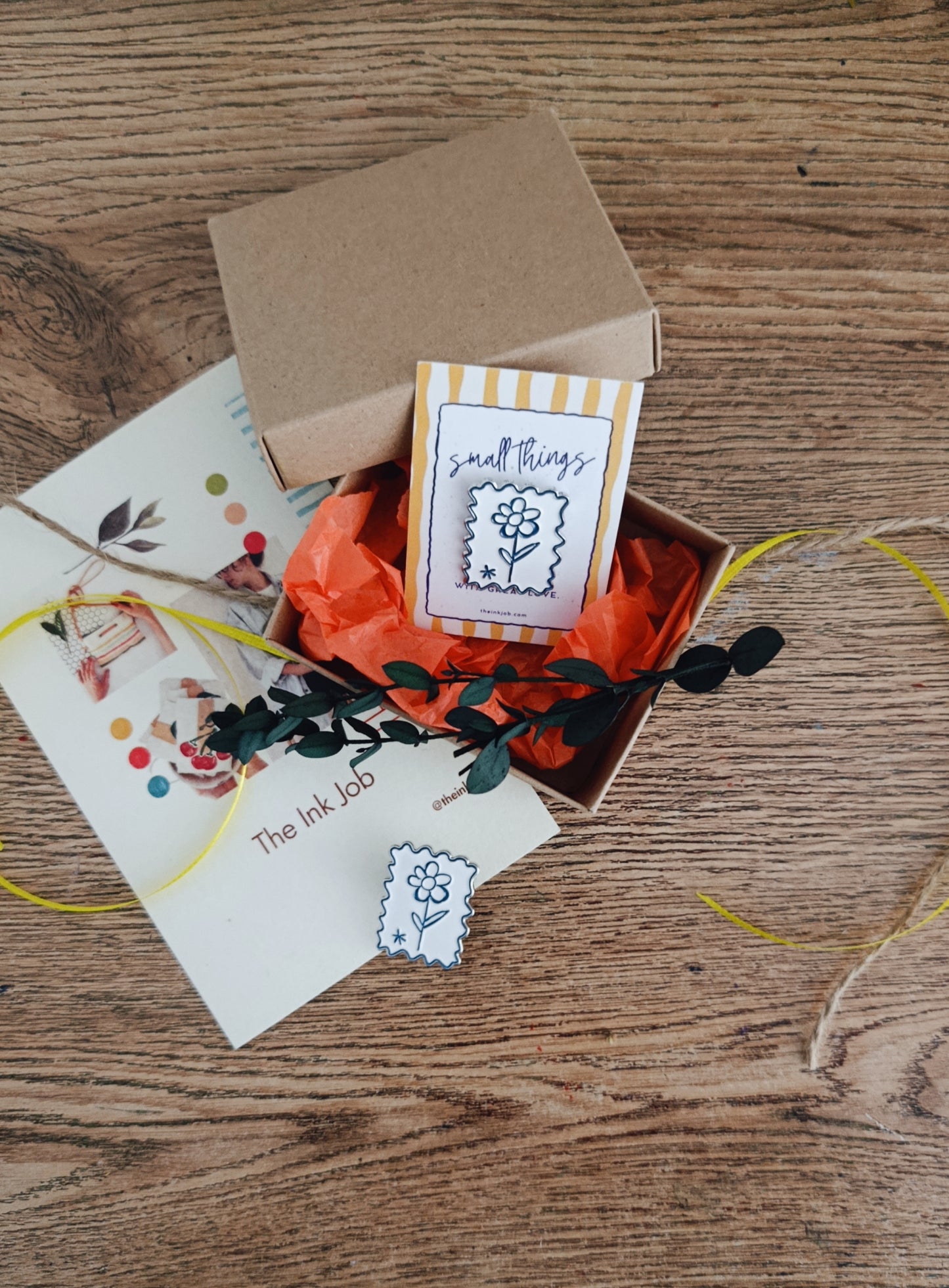 Μεταλλική Καρφίτσα Σμάλτου με Λουλουδάκι