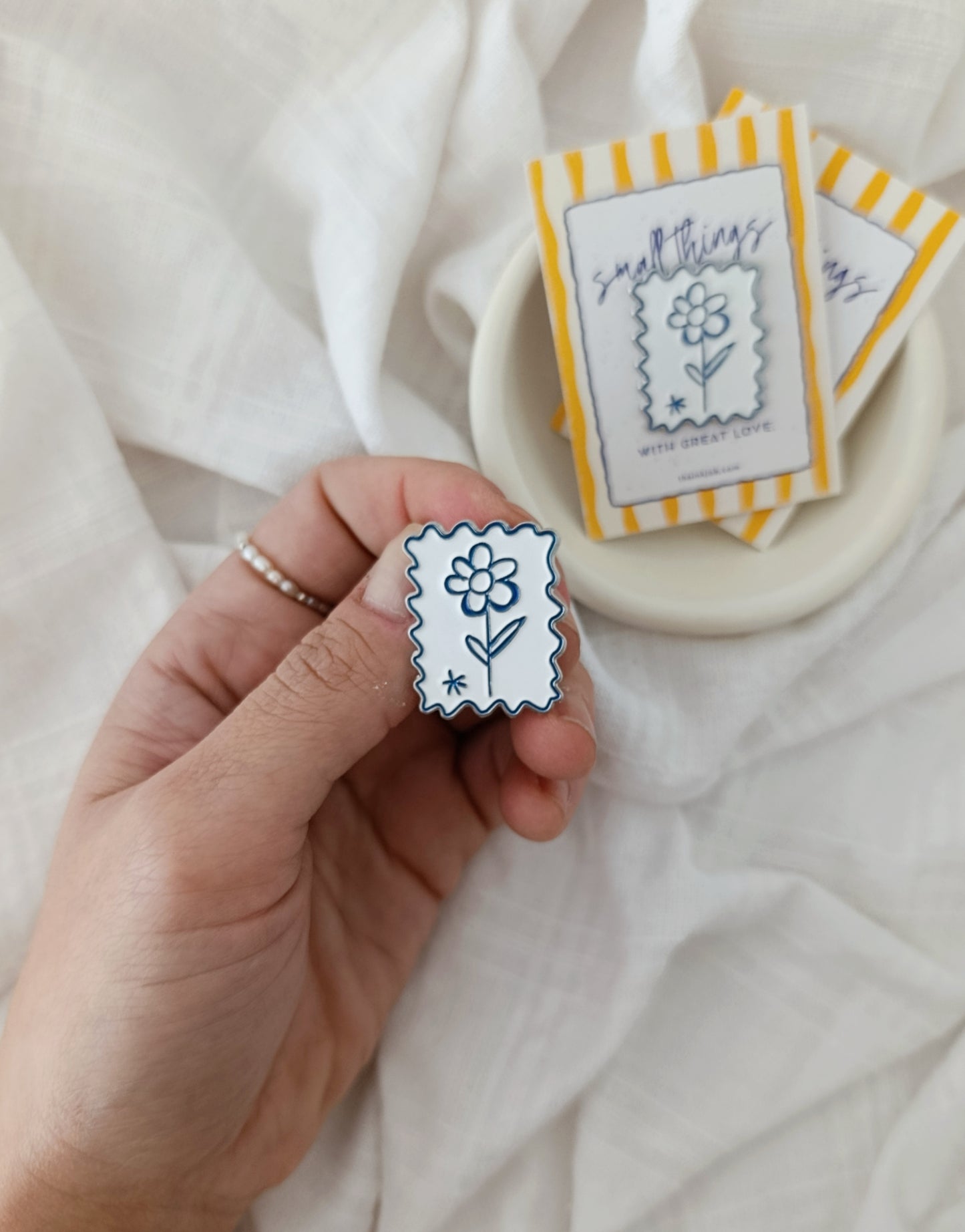 Μεταλλική Καρφίτσα Σμάλτου με Λουλουδάκι