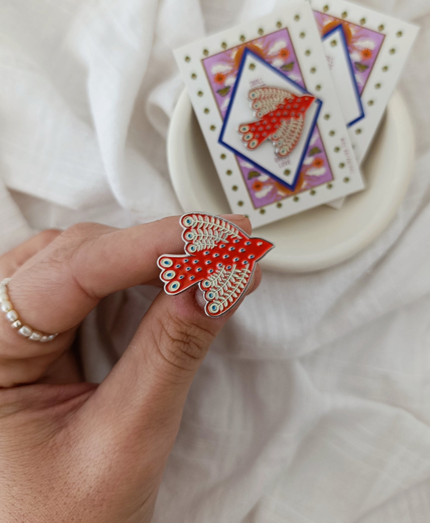 Μεταλλική Καρφίτσα Σμάλτου με κόκκινο Πουλί