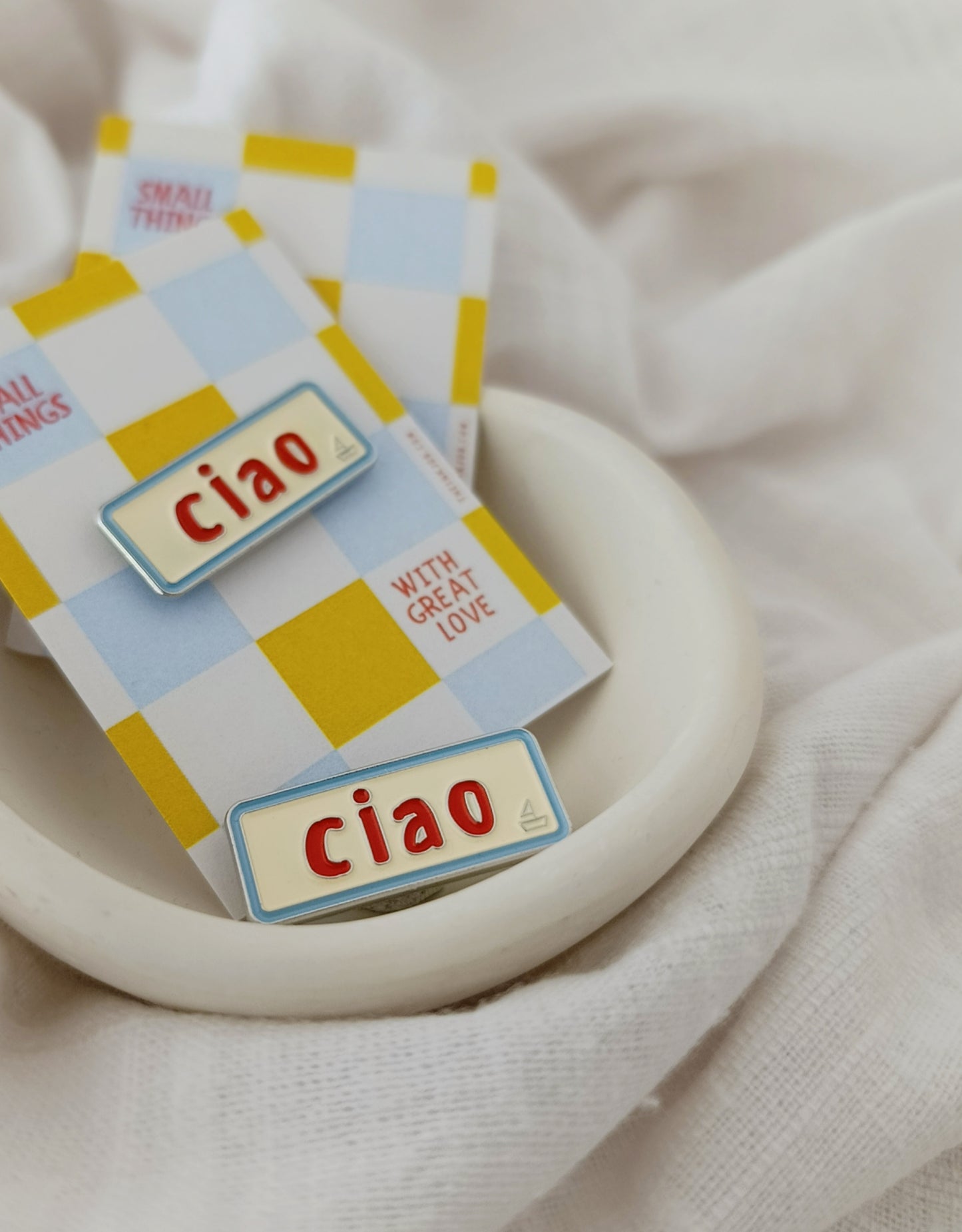 Μεταλλική Καρφίτσα Σμάλτου "Ciao"