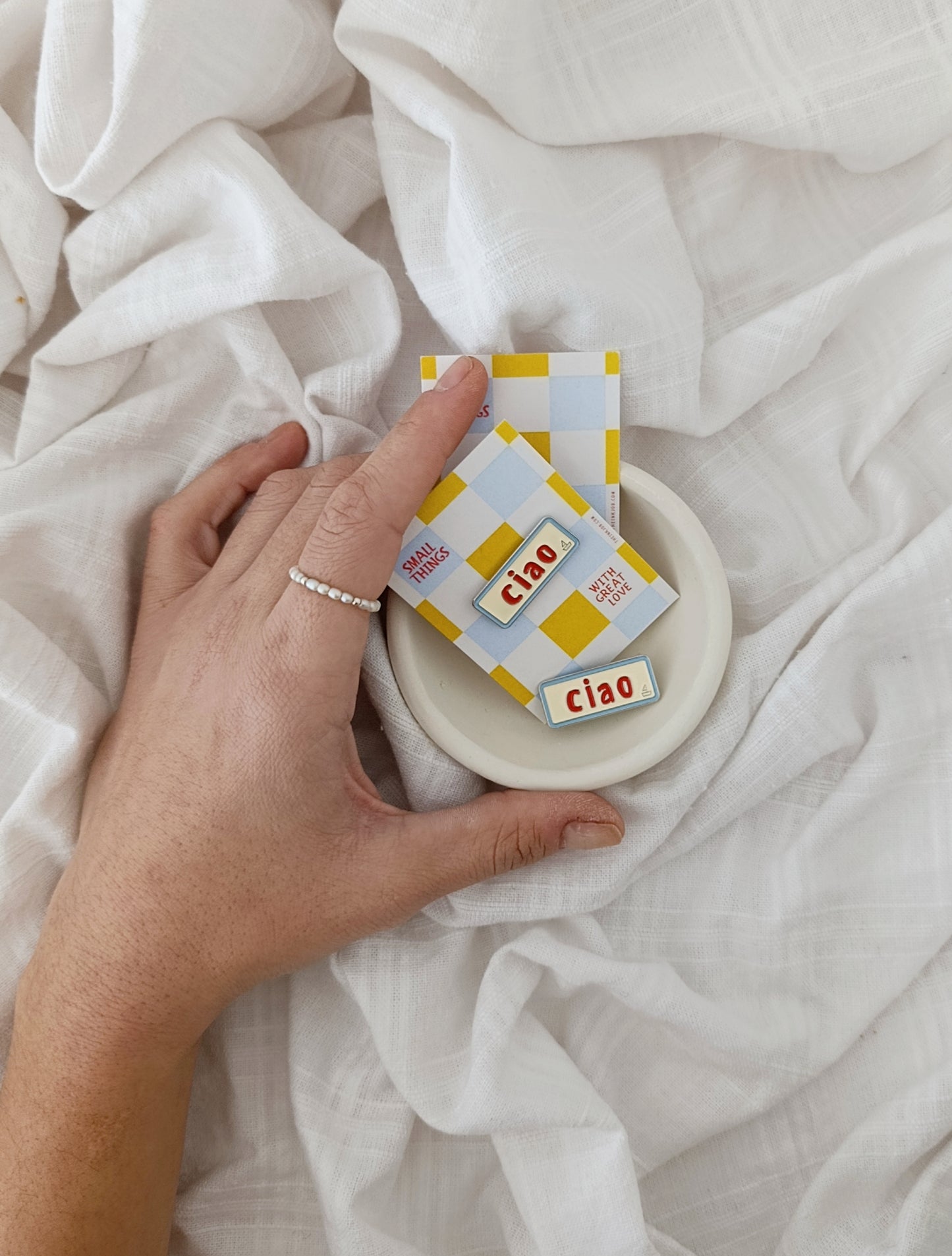 Μεταλλική Καρφίτσα Σμάλτου "Ciao"