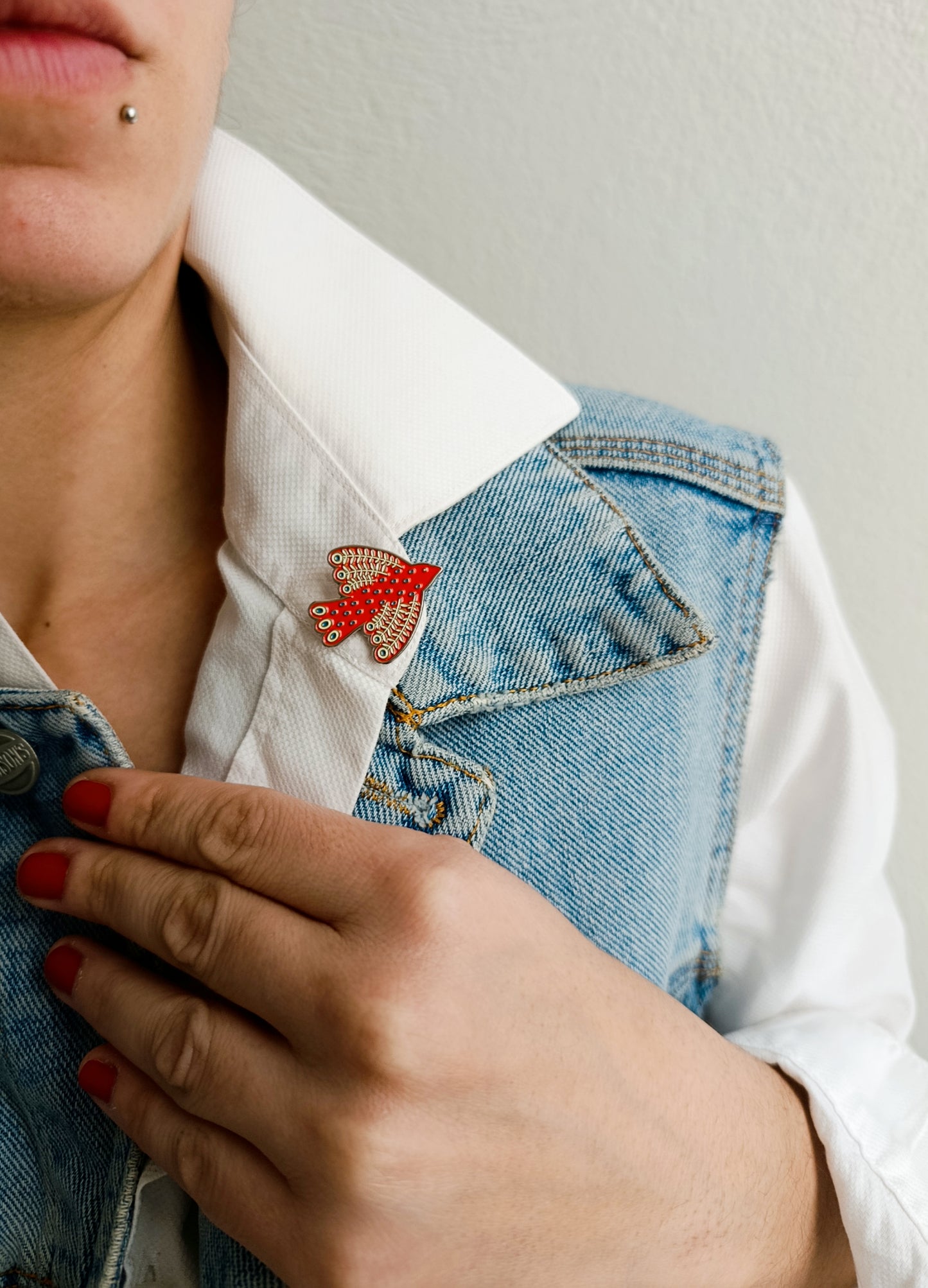 Μεταλλική Καρφίτσα Σμάλτου με κόκκινο Πουλί