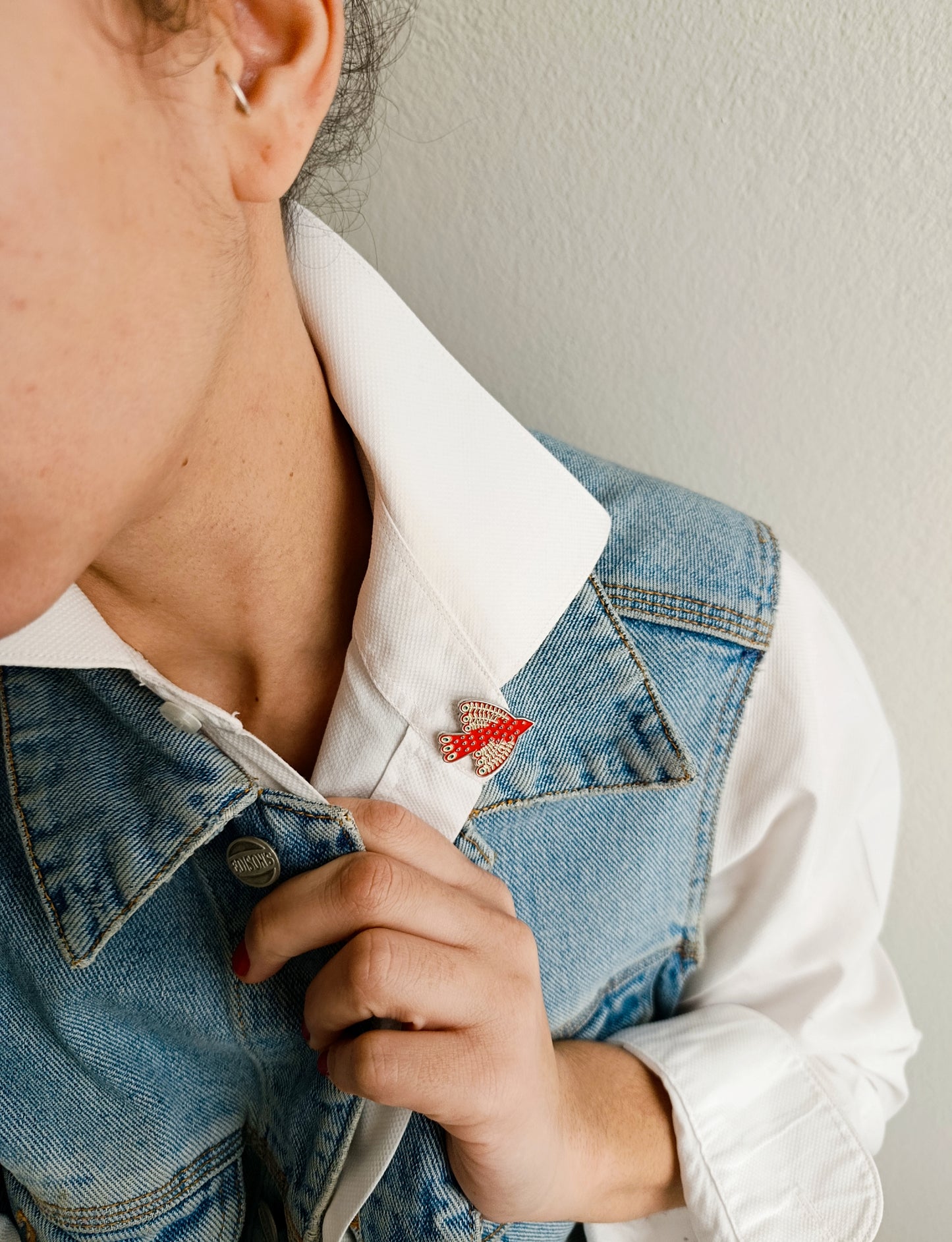 Μεταλλική Καρφίτσα Σμάλτου με κόκκινο Πουλί