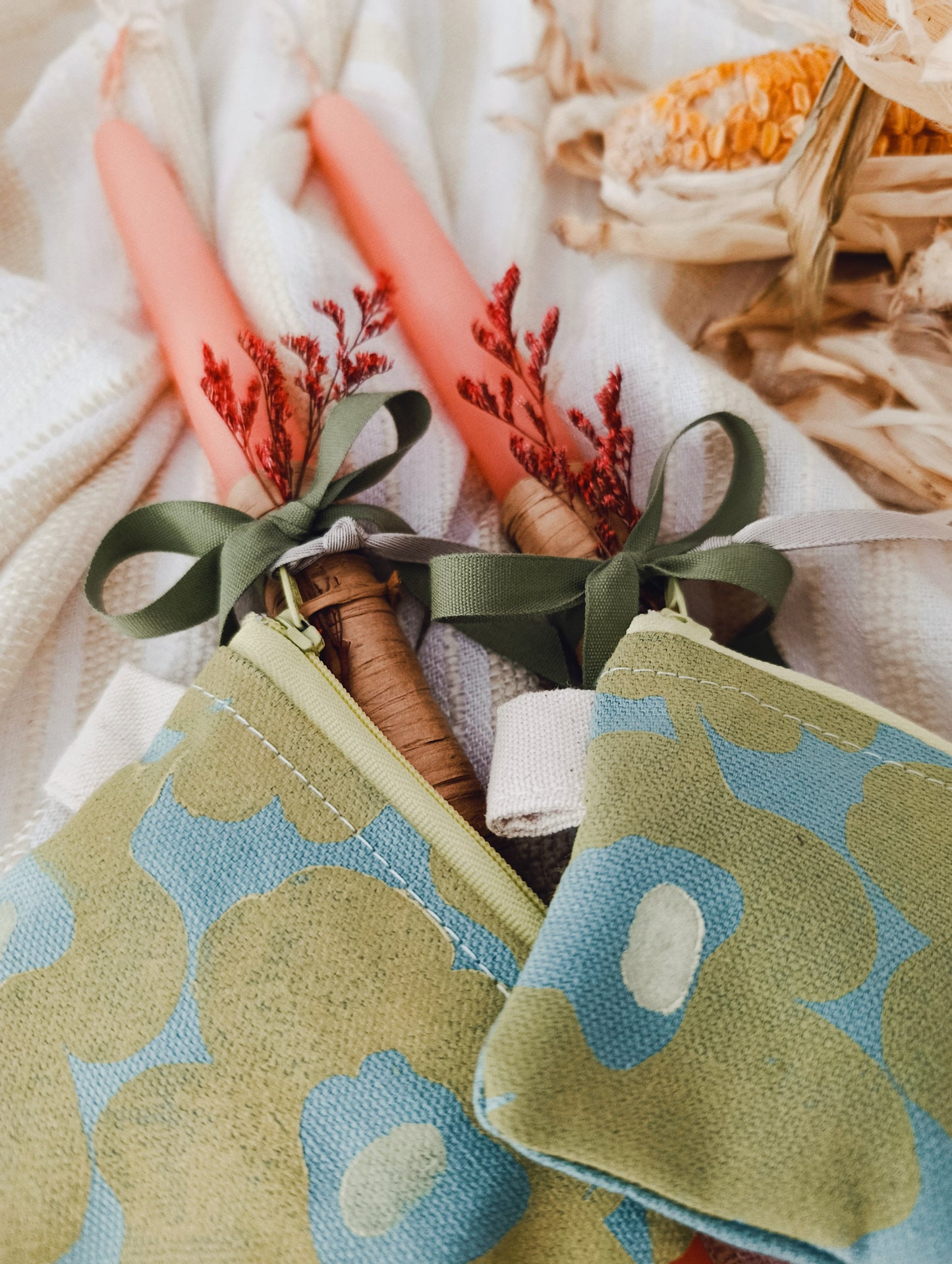 Σομόν Λαμπάδα με Λουλουδάτο Πορτοφολάκι