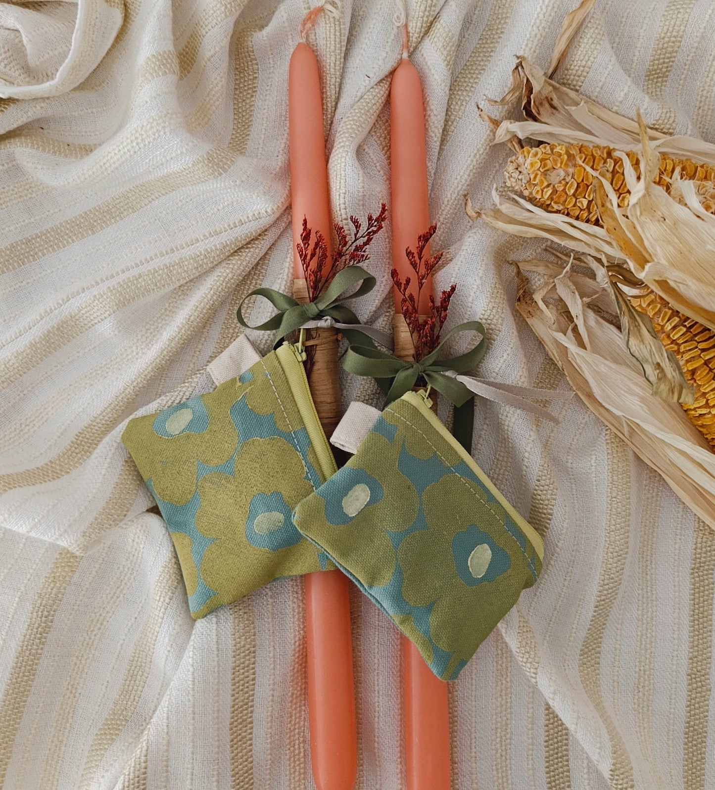 Σομόν Λαμπάδα με Λουλουδάτο Πορτοφολάκι