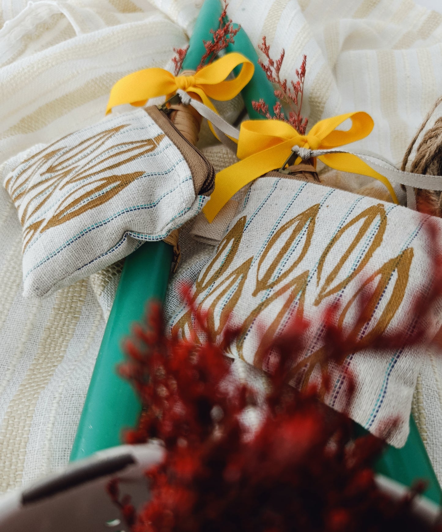 Σμαραγδί Λαμπάδα με Χειροποίητο Πορτοφολάκι