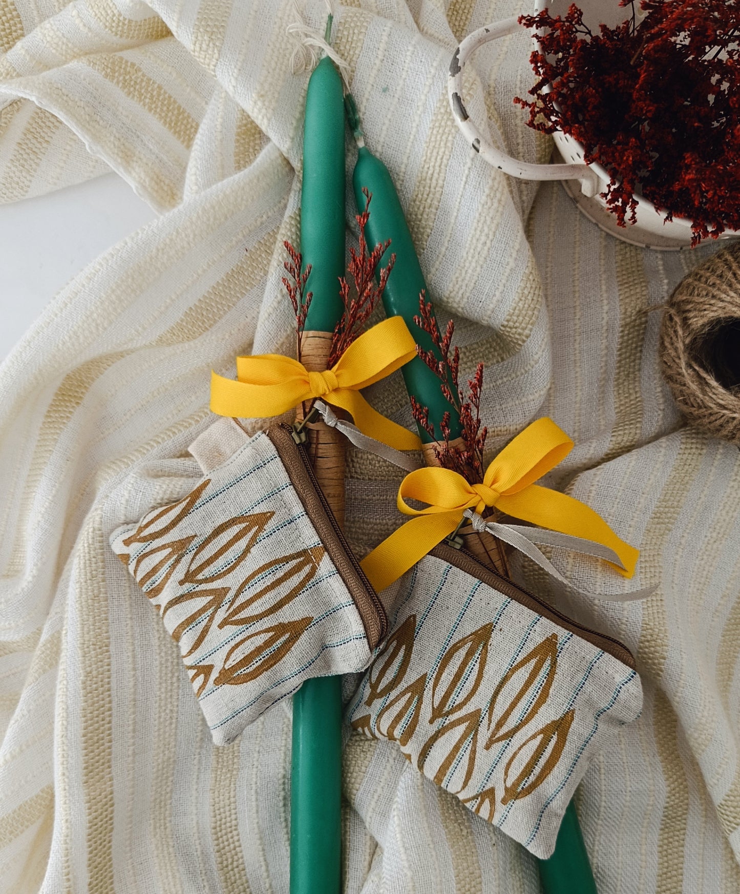 Σμαραγδί Λαμπάδα με Χειροποίητο Πορτοφολάκι