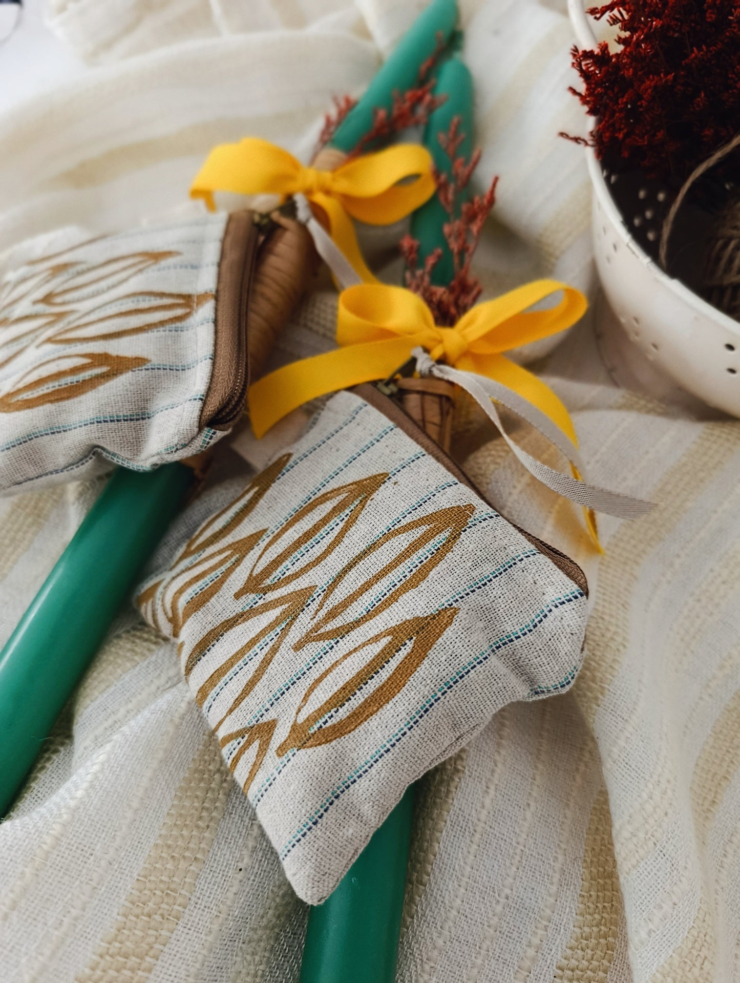 Σμαραγδί Λαμπάδα με Χειροποίητο Πορτοφολάκι