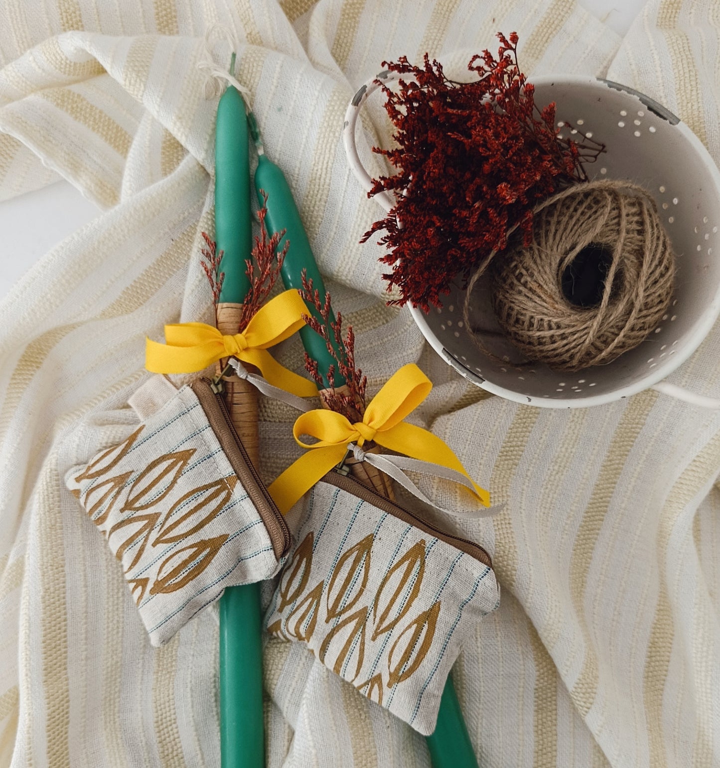 Σμαραγδί Λαμπάδα με Χειροποίητο Πορτοφολάκι