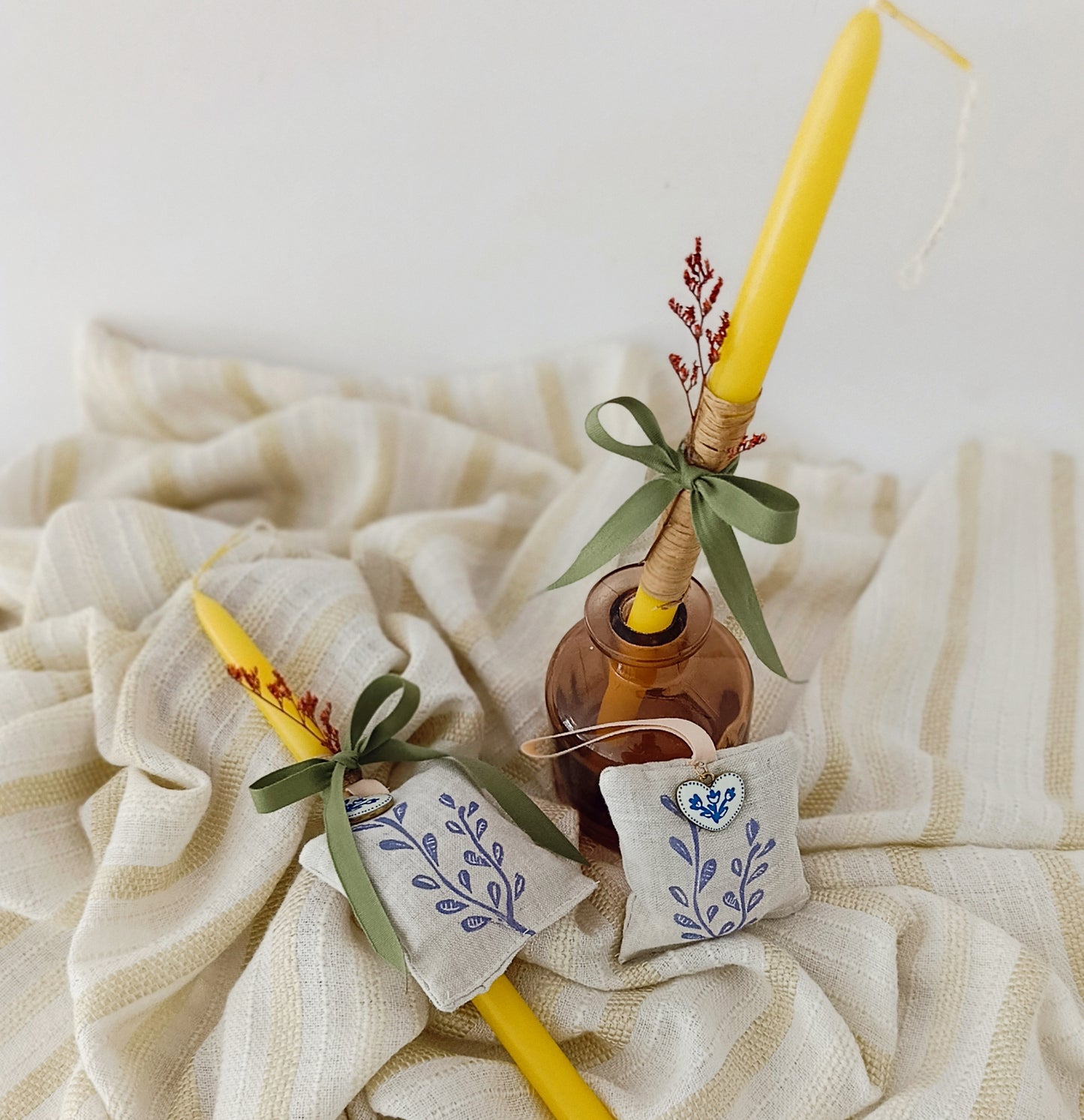 Κίτρινο Λαμπαδάκι με Χειροποίητο Πουγκί Λεβάντας