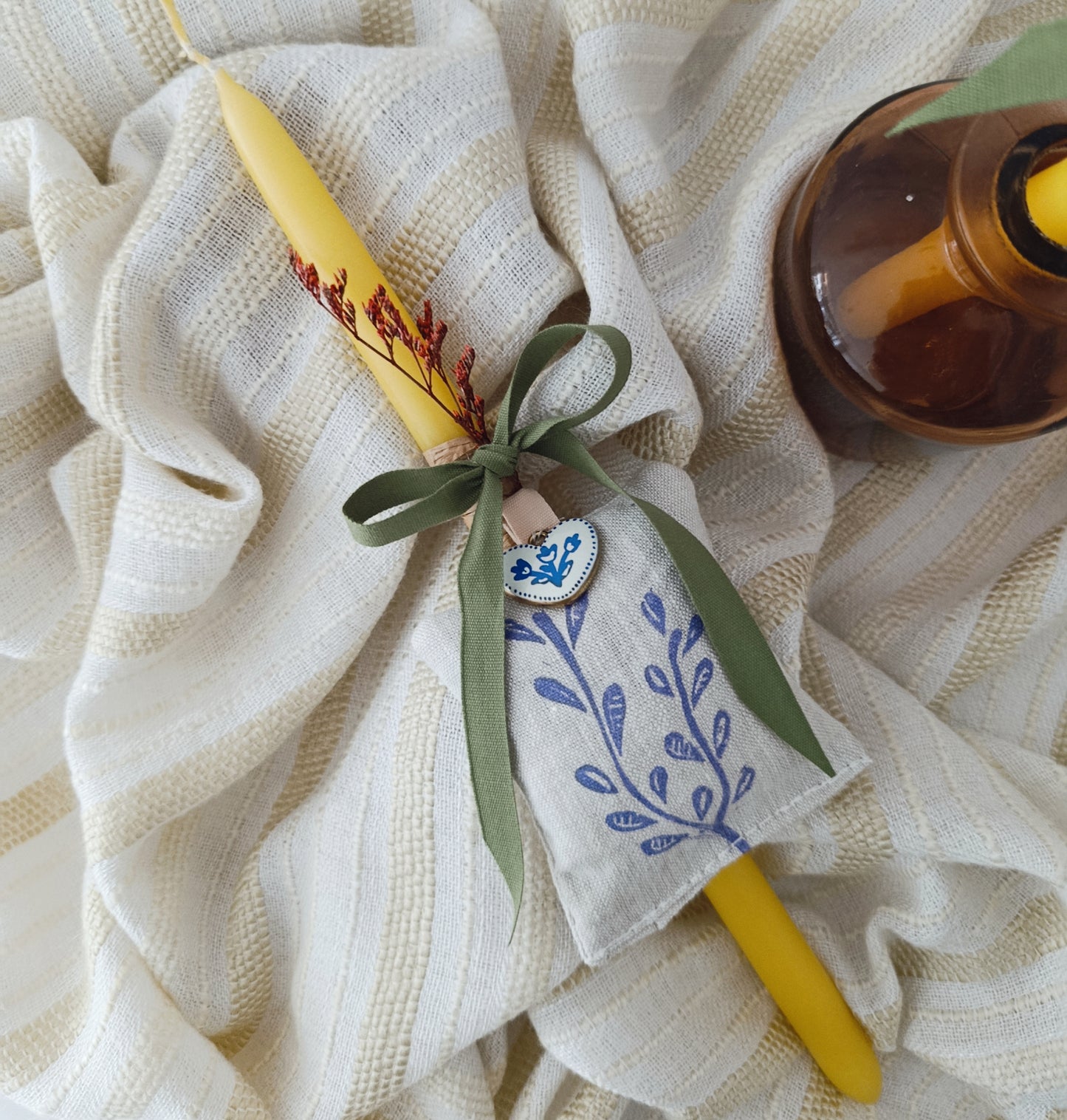 Κίτρινο Λαμπαδάκι με Χειροποίητο Πουγκί Λεβάντας